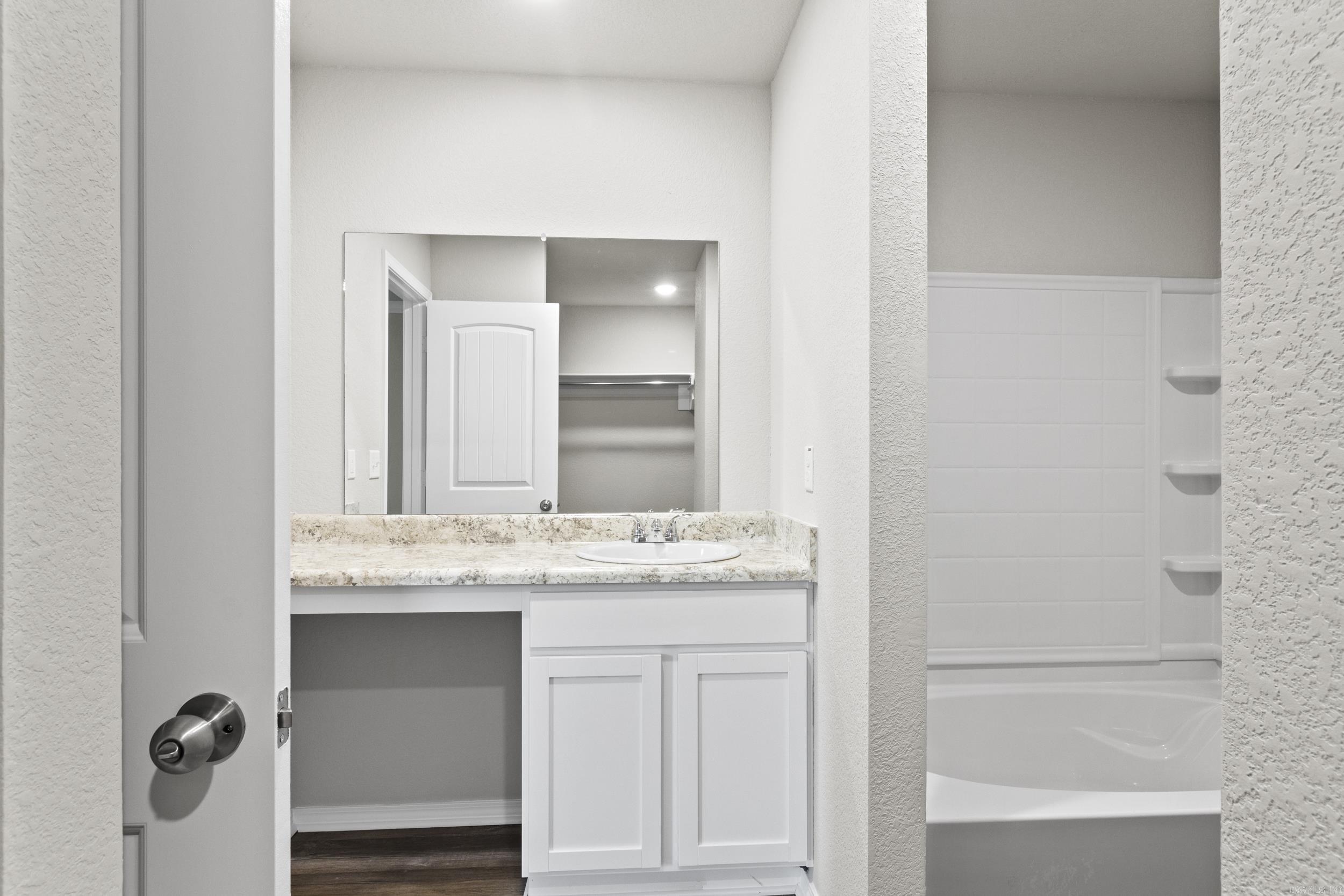 COUNTRY CLUB OF ARK THE - Residential