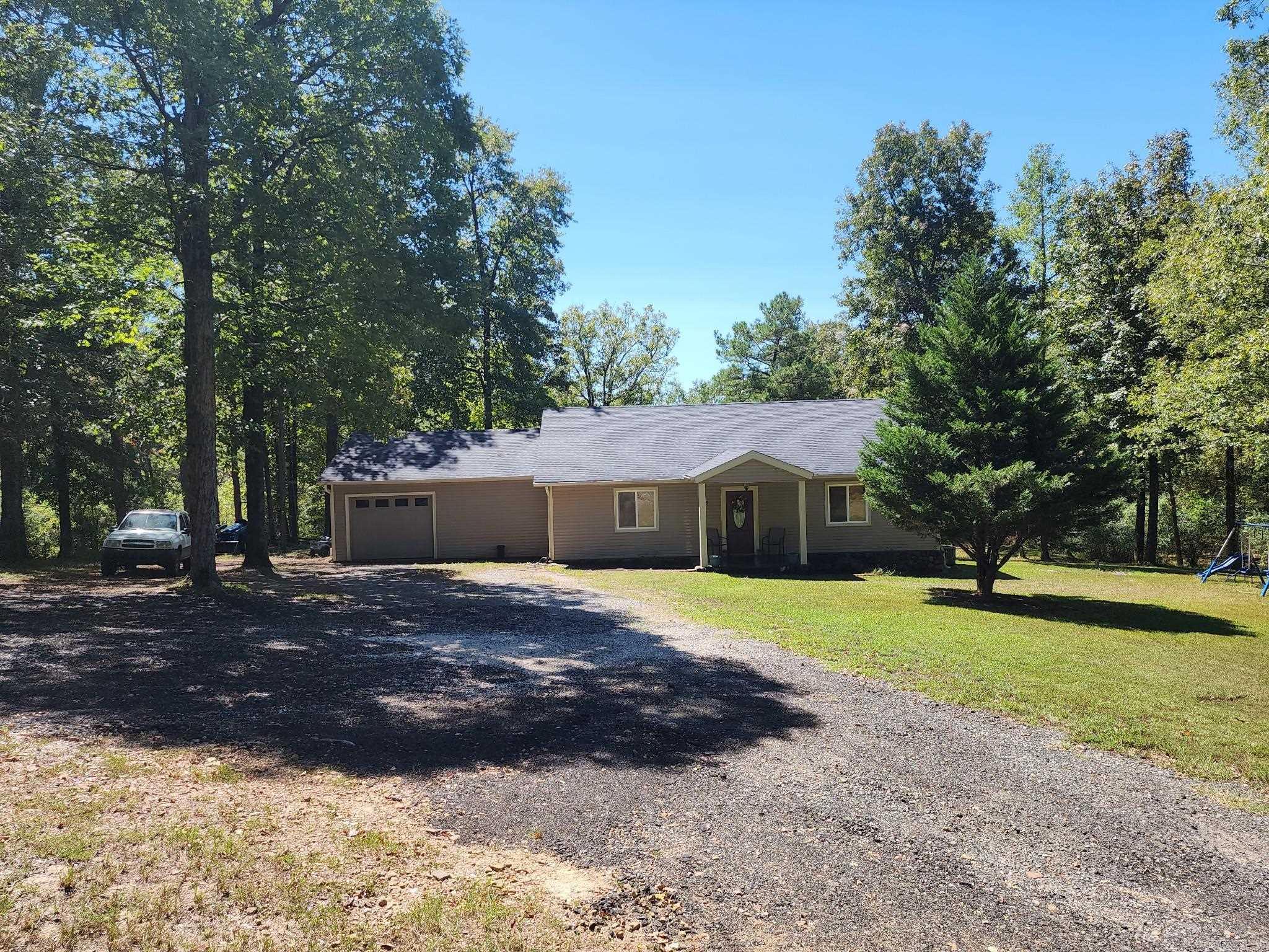 This 4 bedroom 1.5 bath home located on 1.80 acres in Lake Hamilton School District is a must see. Sellers will need a 3 hour notice to show. Call agent for appointment.