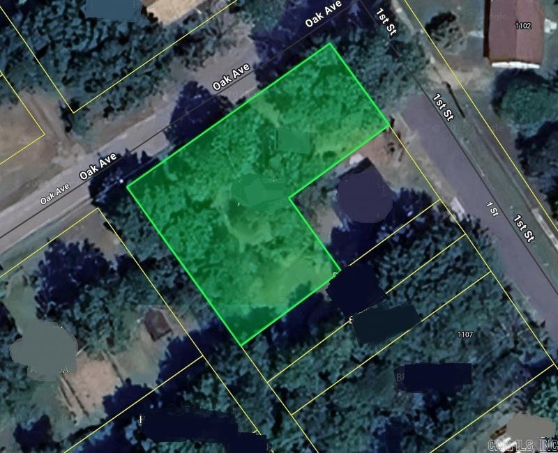 Nice level lot in town on the corner of Oak and S. 1st Street.