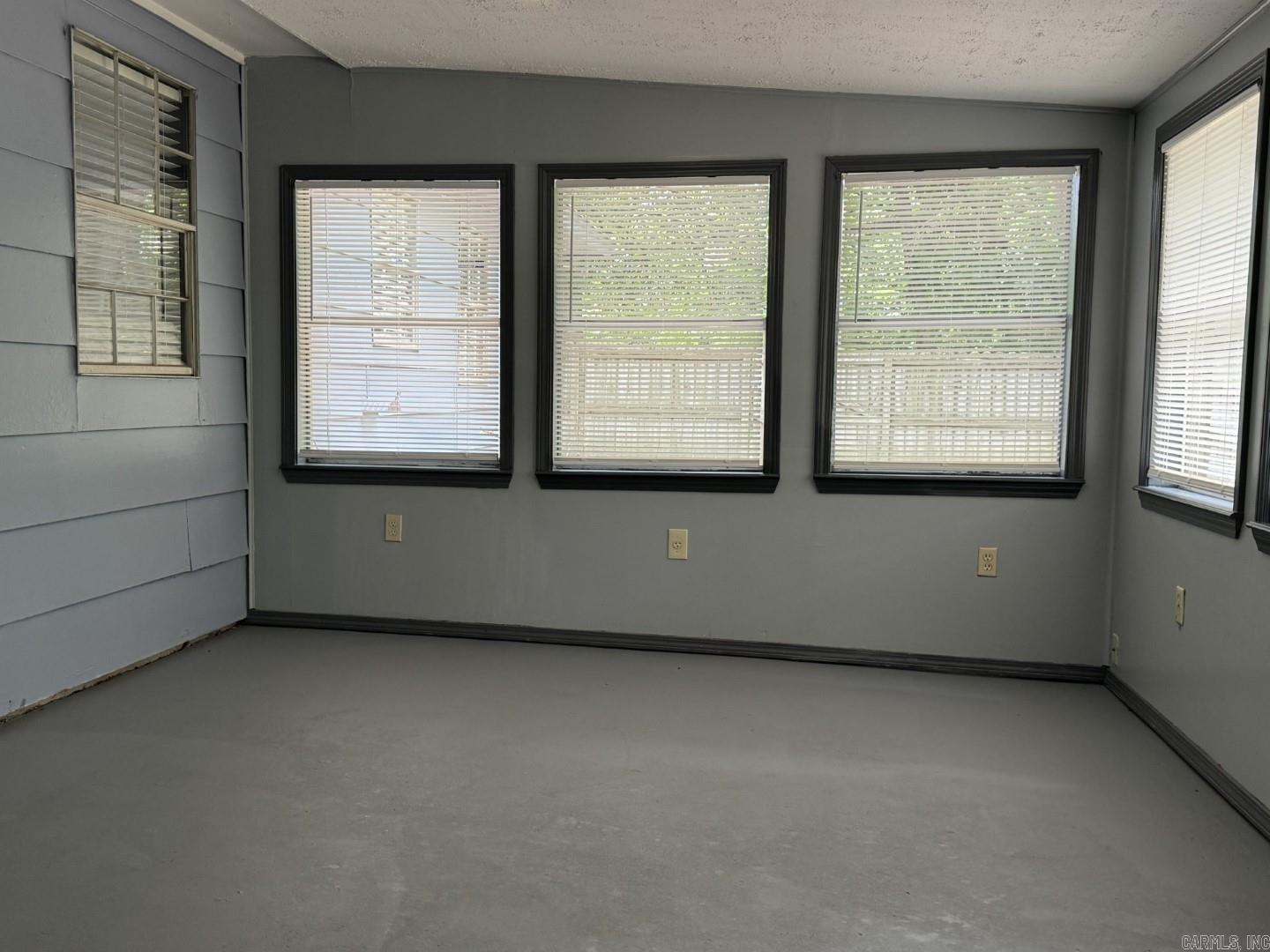 DELTA LAWN - Residential