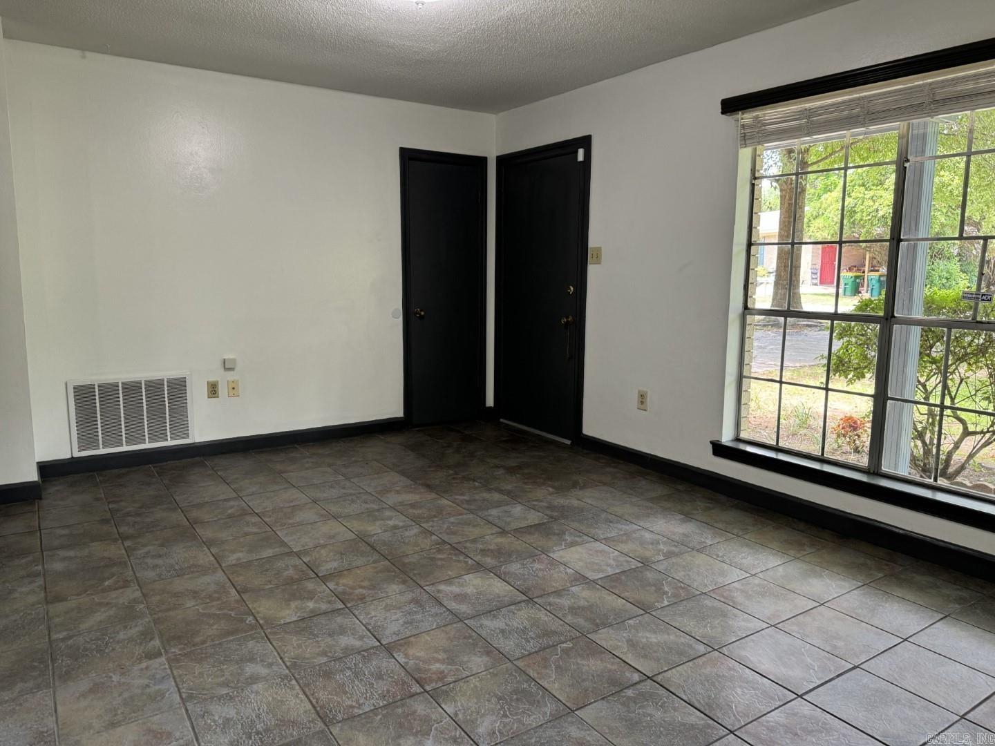 DELTA LAWN - Residential