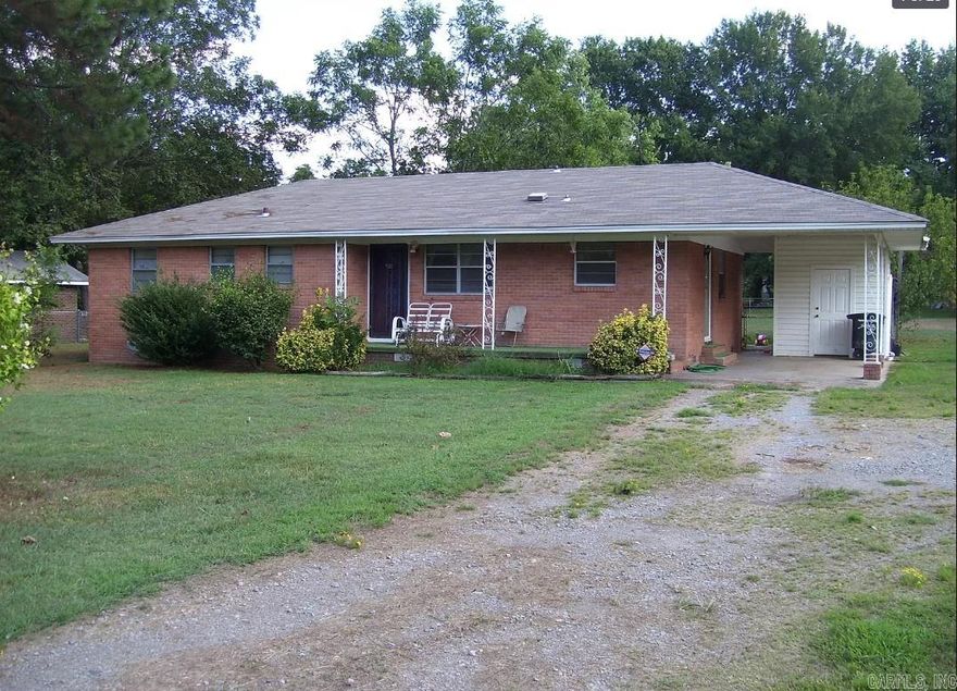 Great investment opportunity in Jacksonville! Needs some TLC.