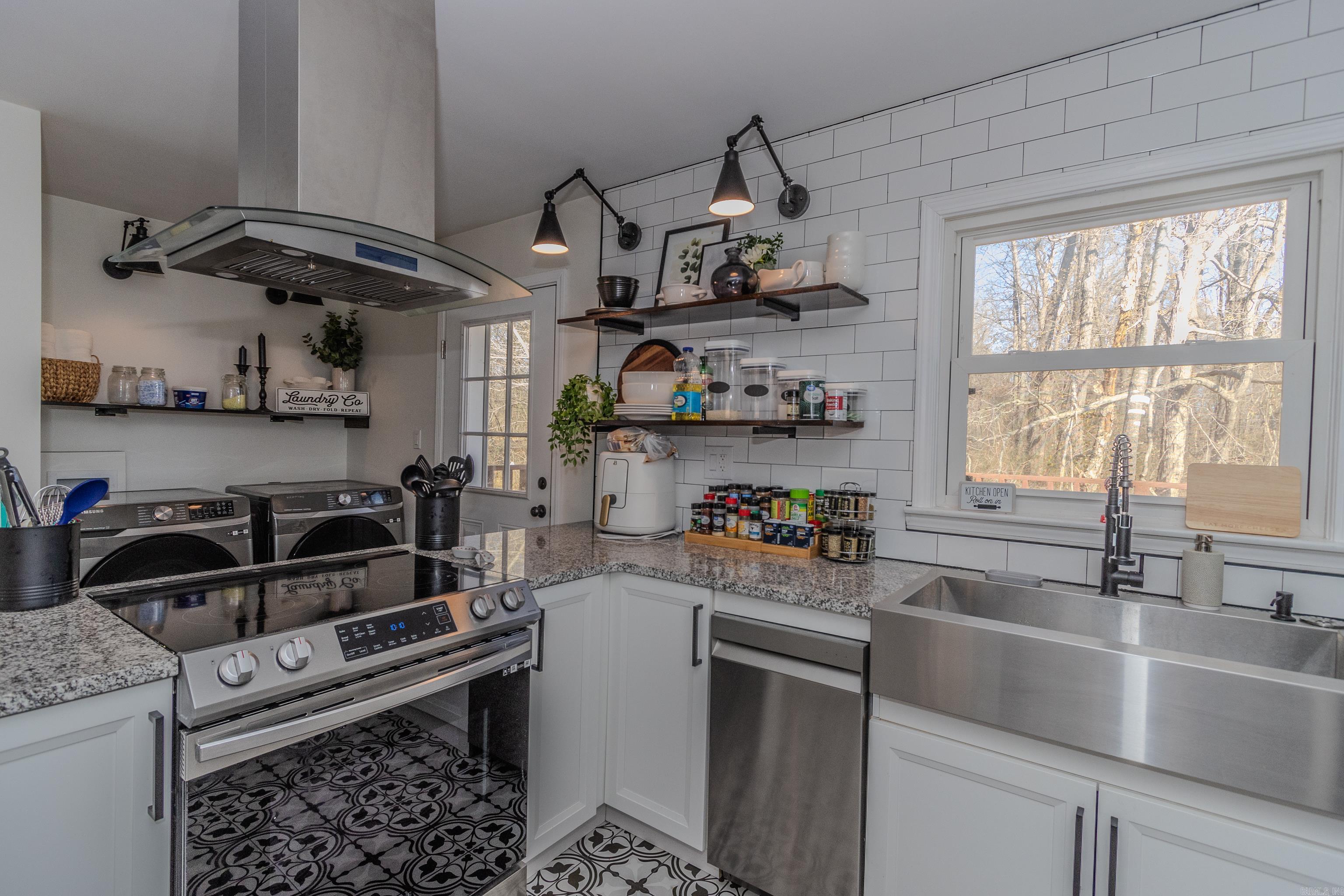 JOHNSON HEIGHTS - Residential