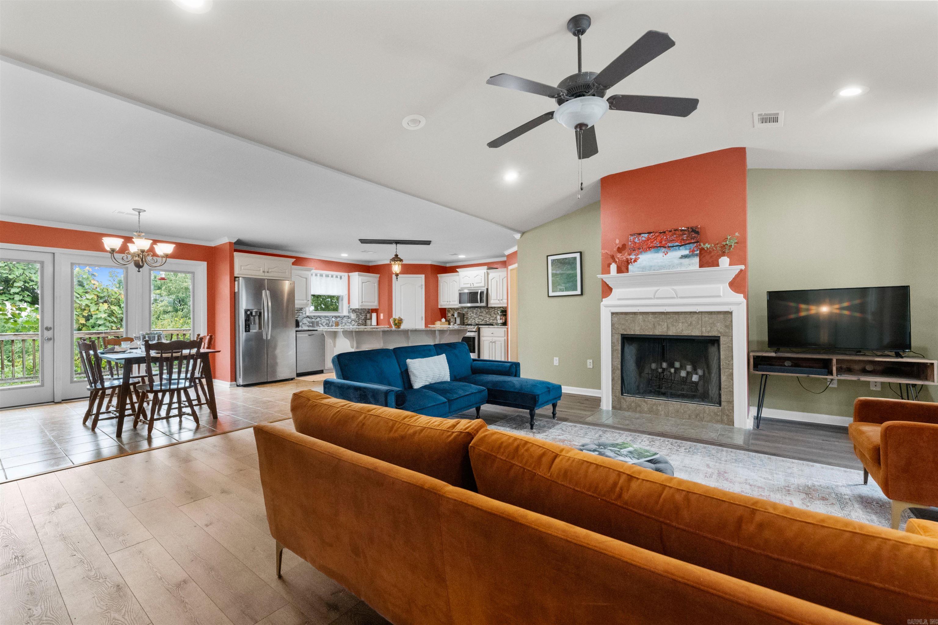 CANTERBERRY POINT - Residential