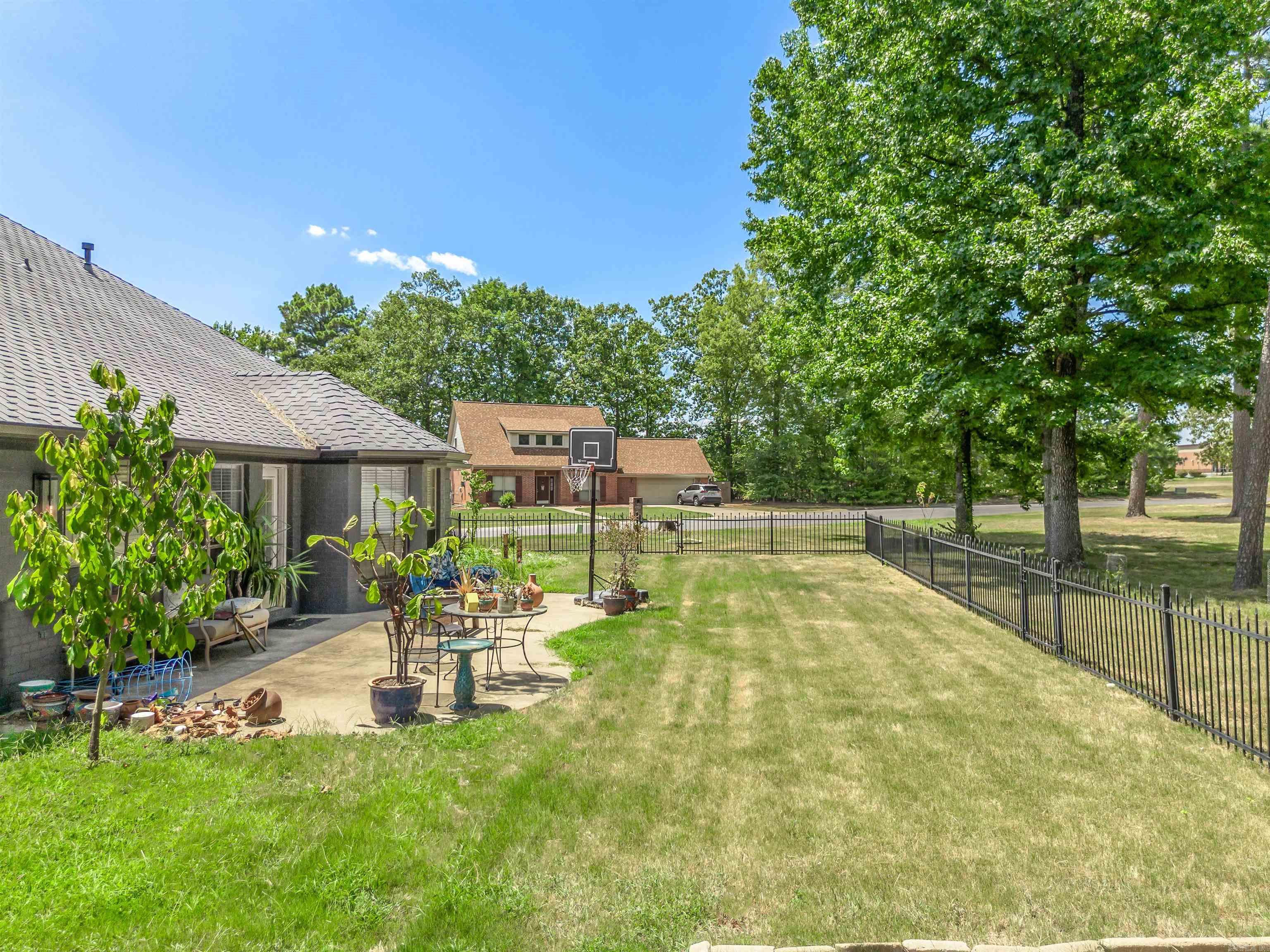 COUNTRY CLUB OF ARK THE - Residential