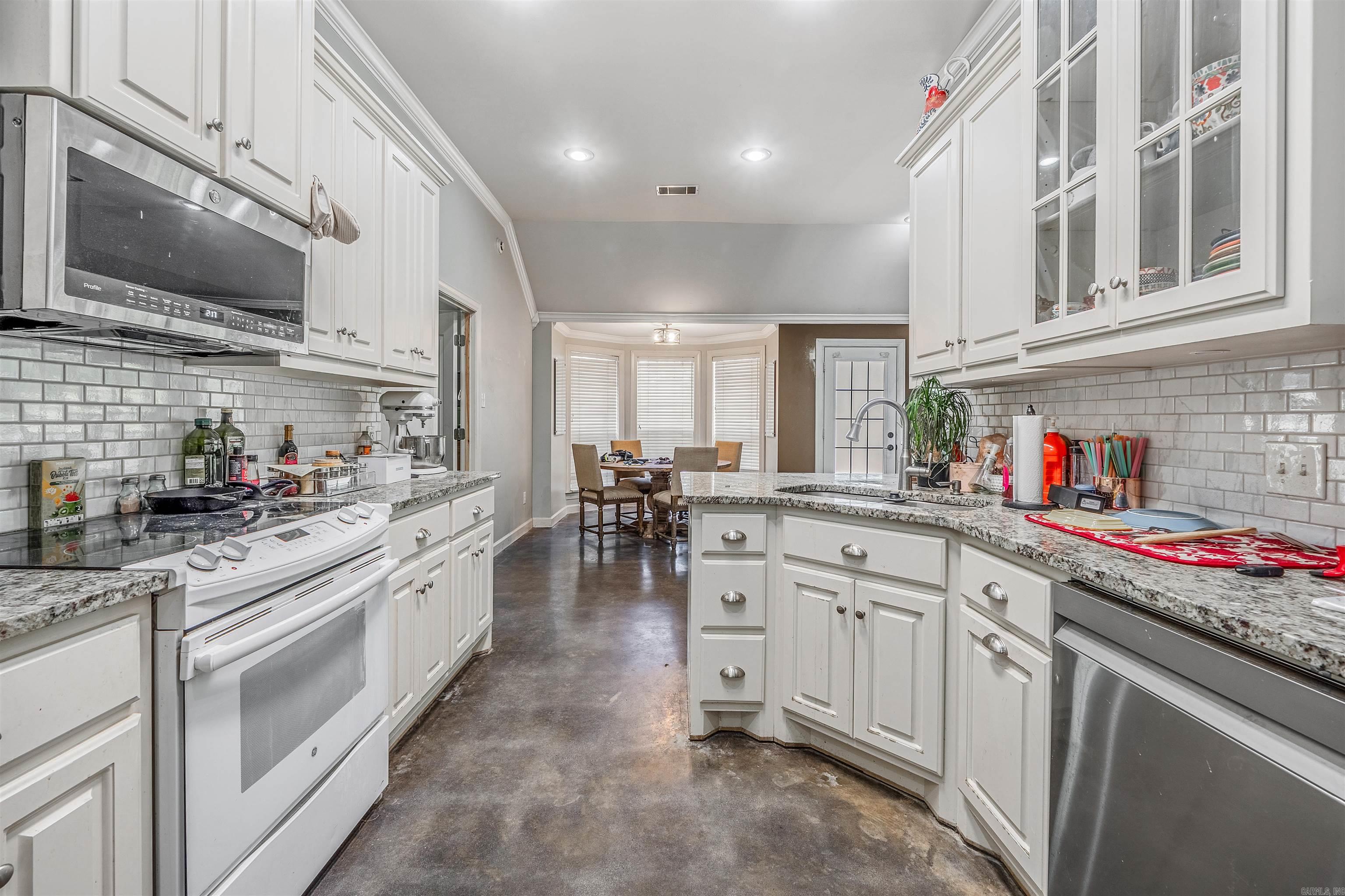 COUNTRY CLUB OF ARK THE - Residential