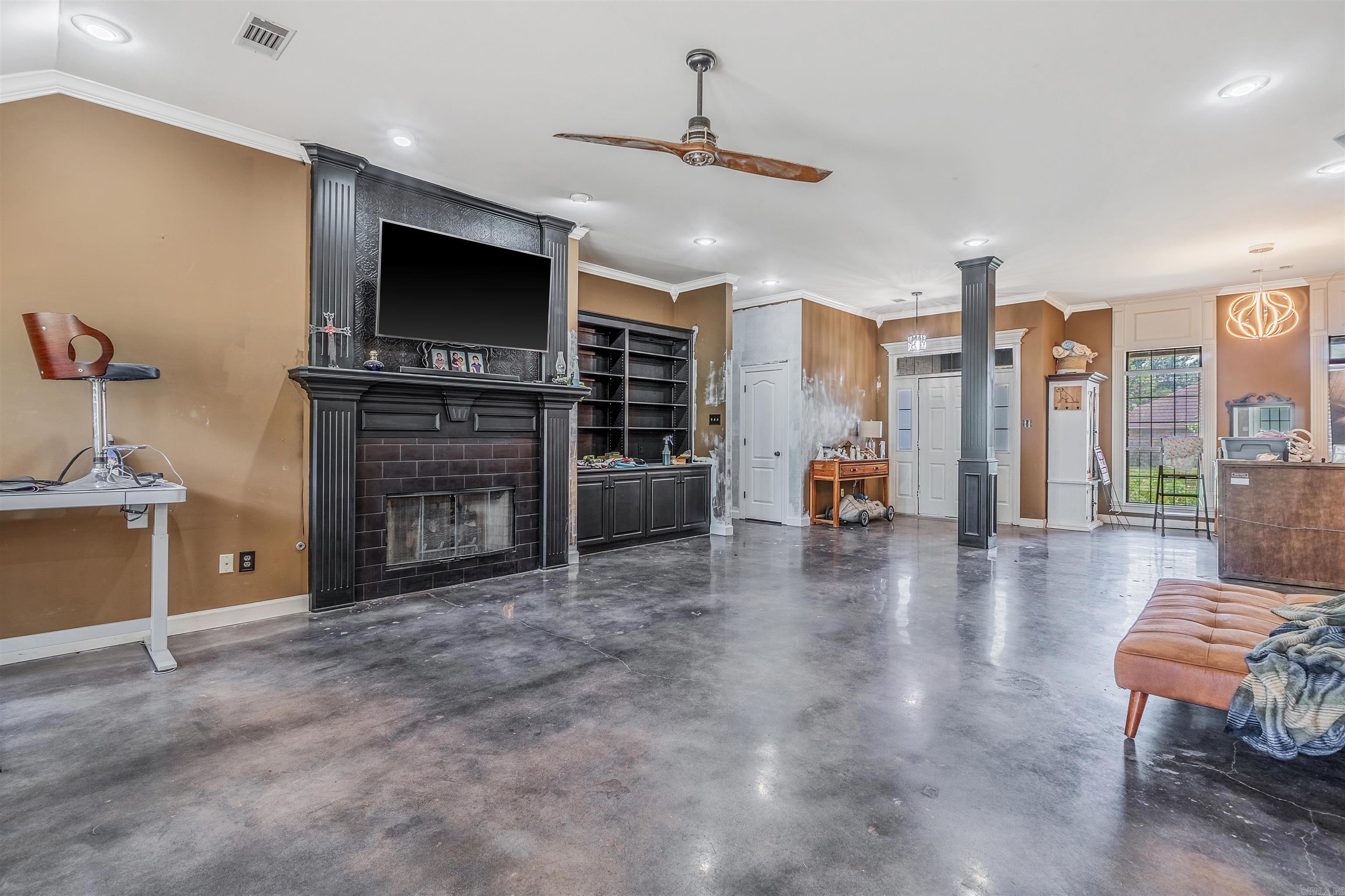 COUNTRY CLUB OF ARK THE - Residential