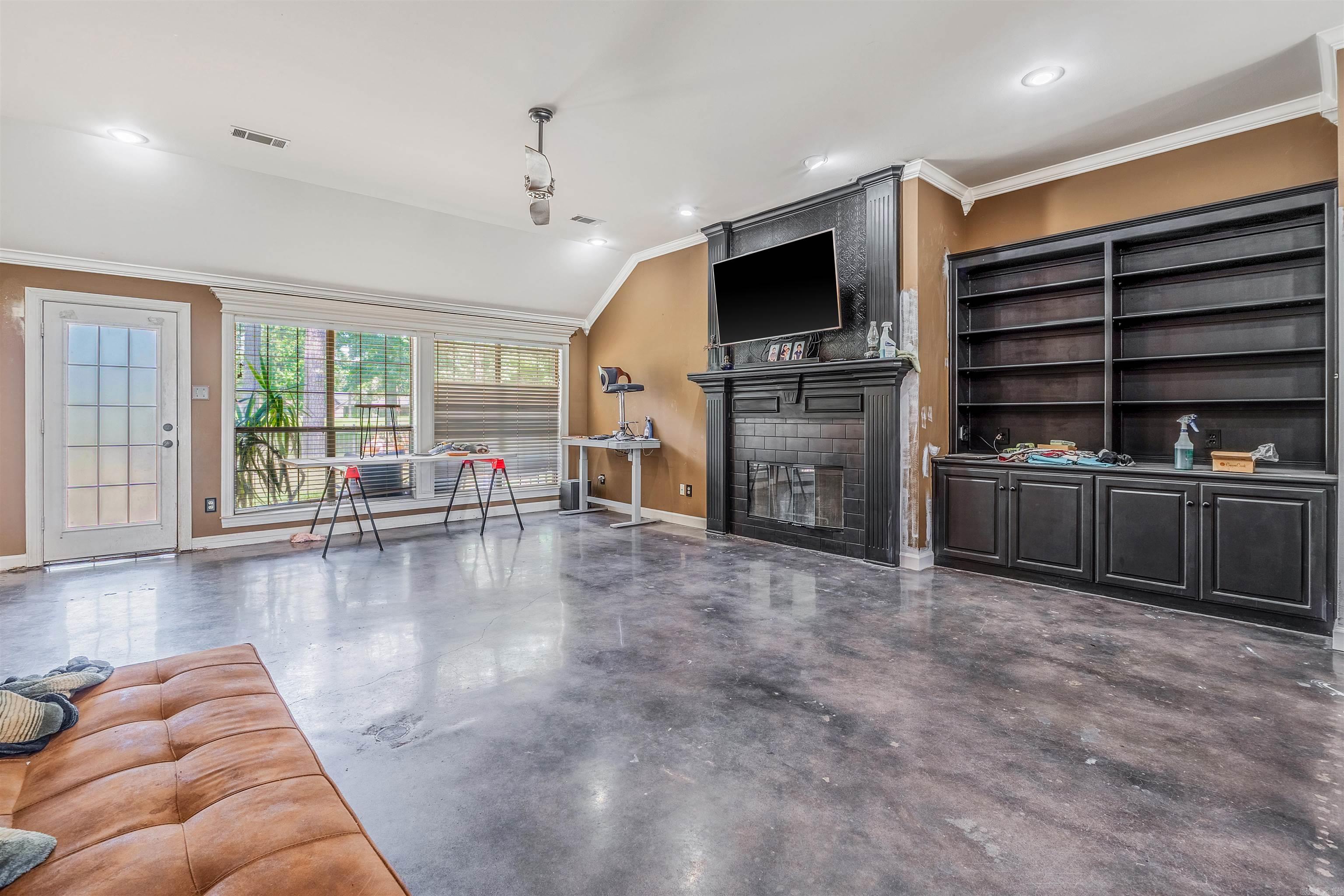 COUNTRY CLUB OF ARK THE - Residential