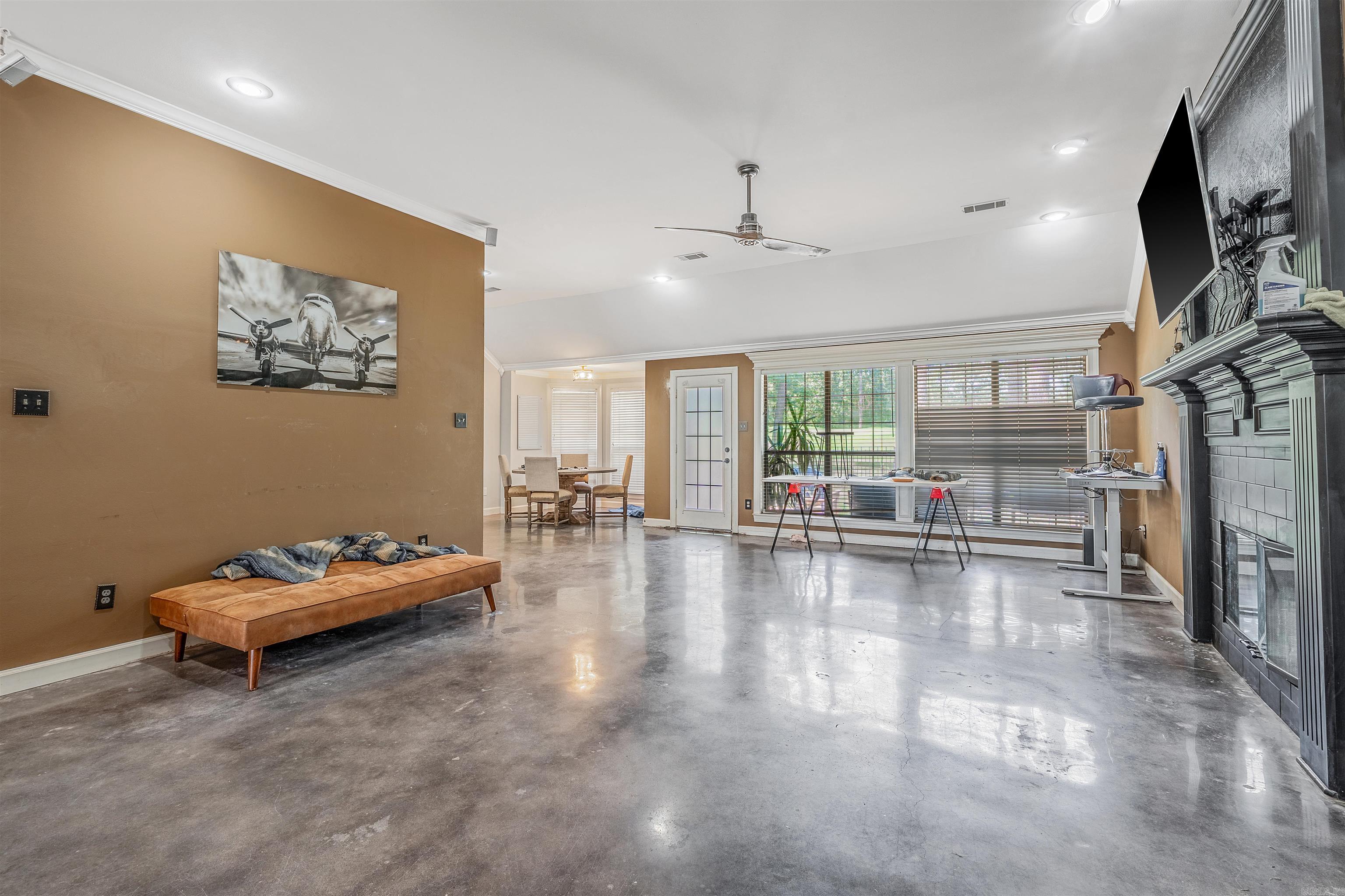 COUNTRY CLUB OF ARK THE - Residential