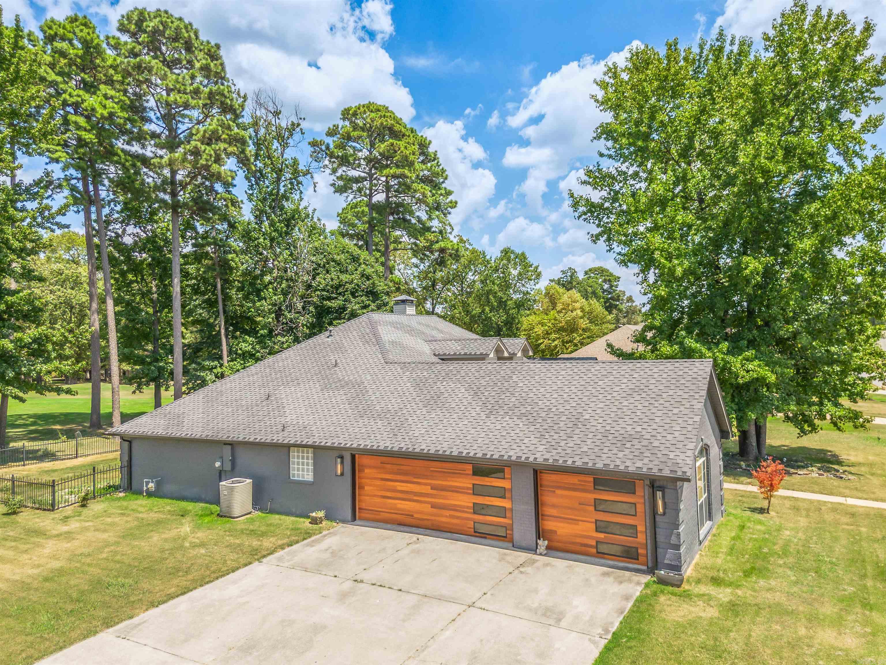 COUNTRY CLUB OF ARK THE - Residential