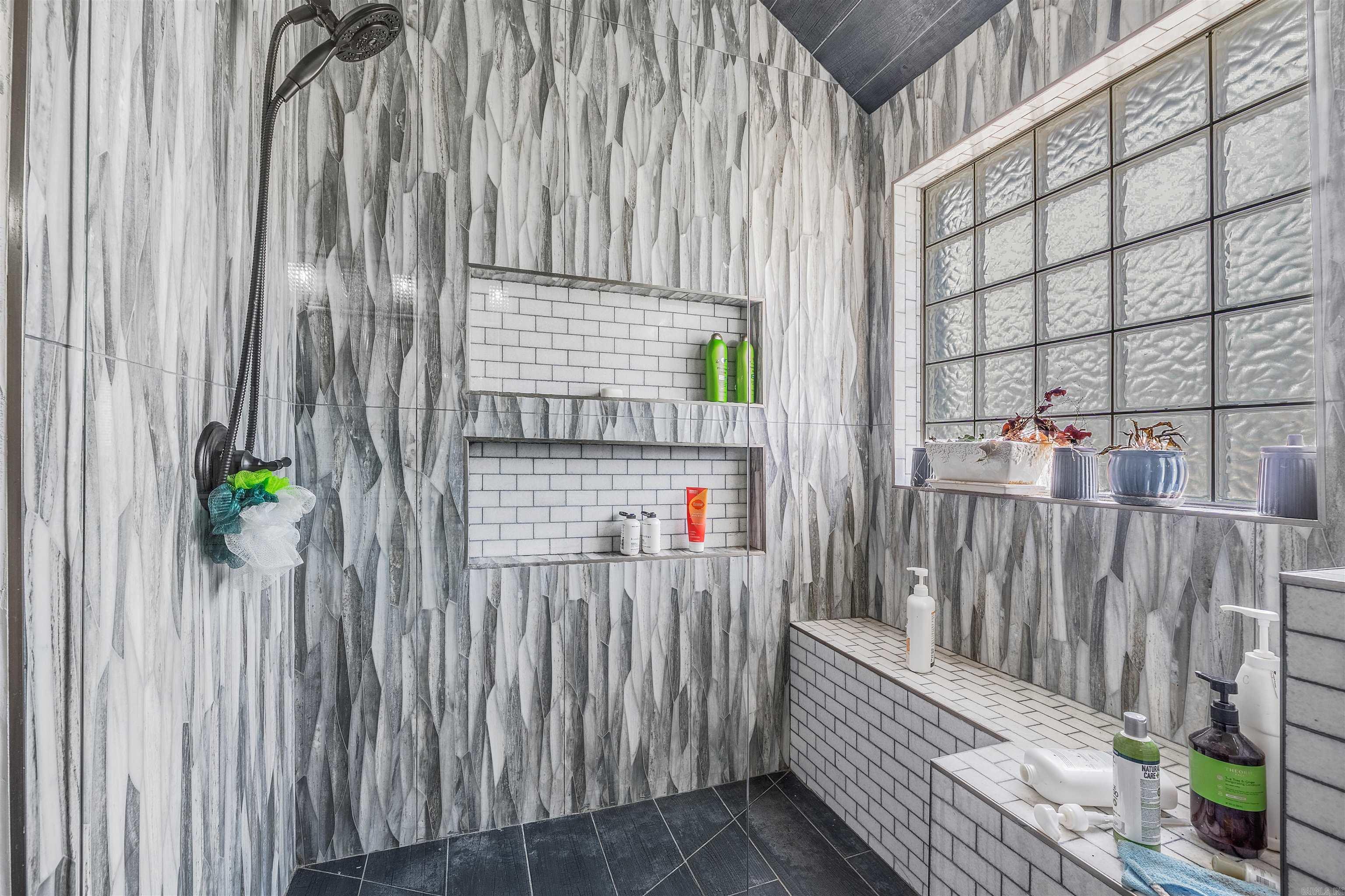 COUNTRY CLUB OF ARK THE - Residential