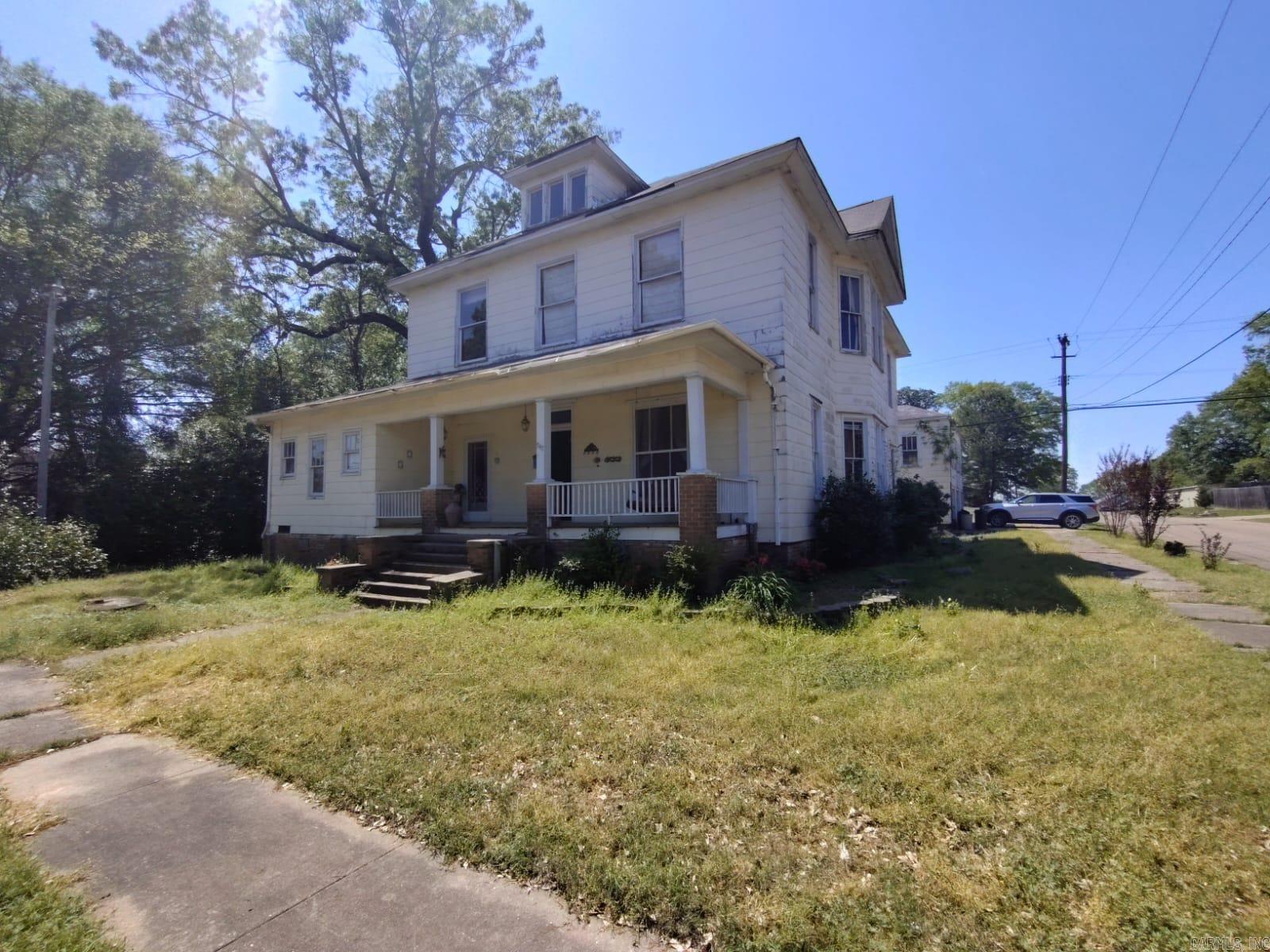 Investor Opportunity! Presenting a spacious home situated on a desirable corner lot in Texarkana. Key features include generously sized bonus rooms, a detached three-car garage, a chefās kitchen, and a charming covered front porch. This property offers excellent potentialādonāt miss your chance to capitalize on this investment opportunity.