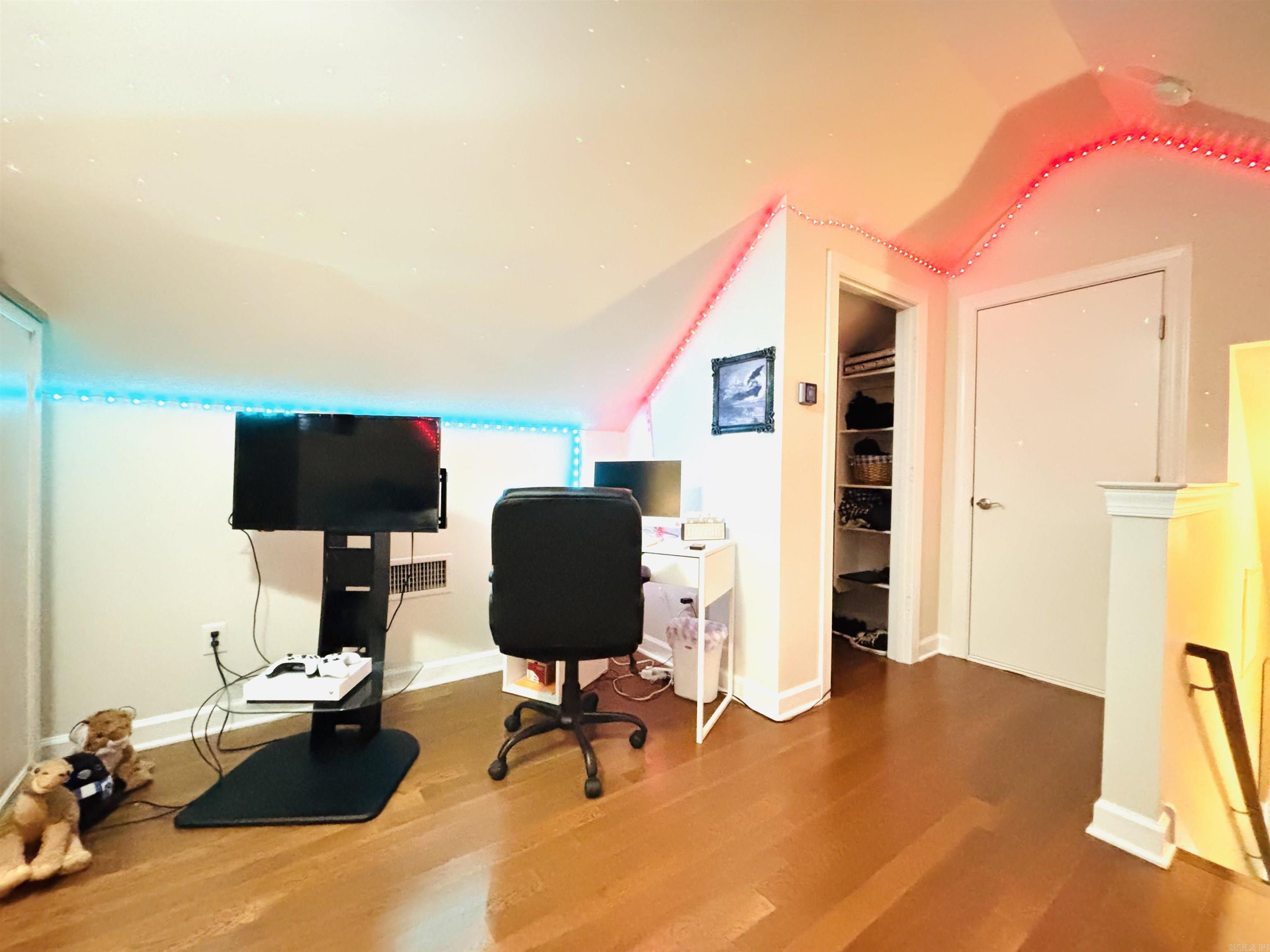 LEGACY VILLAGE - Residential