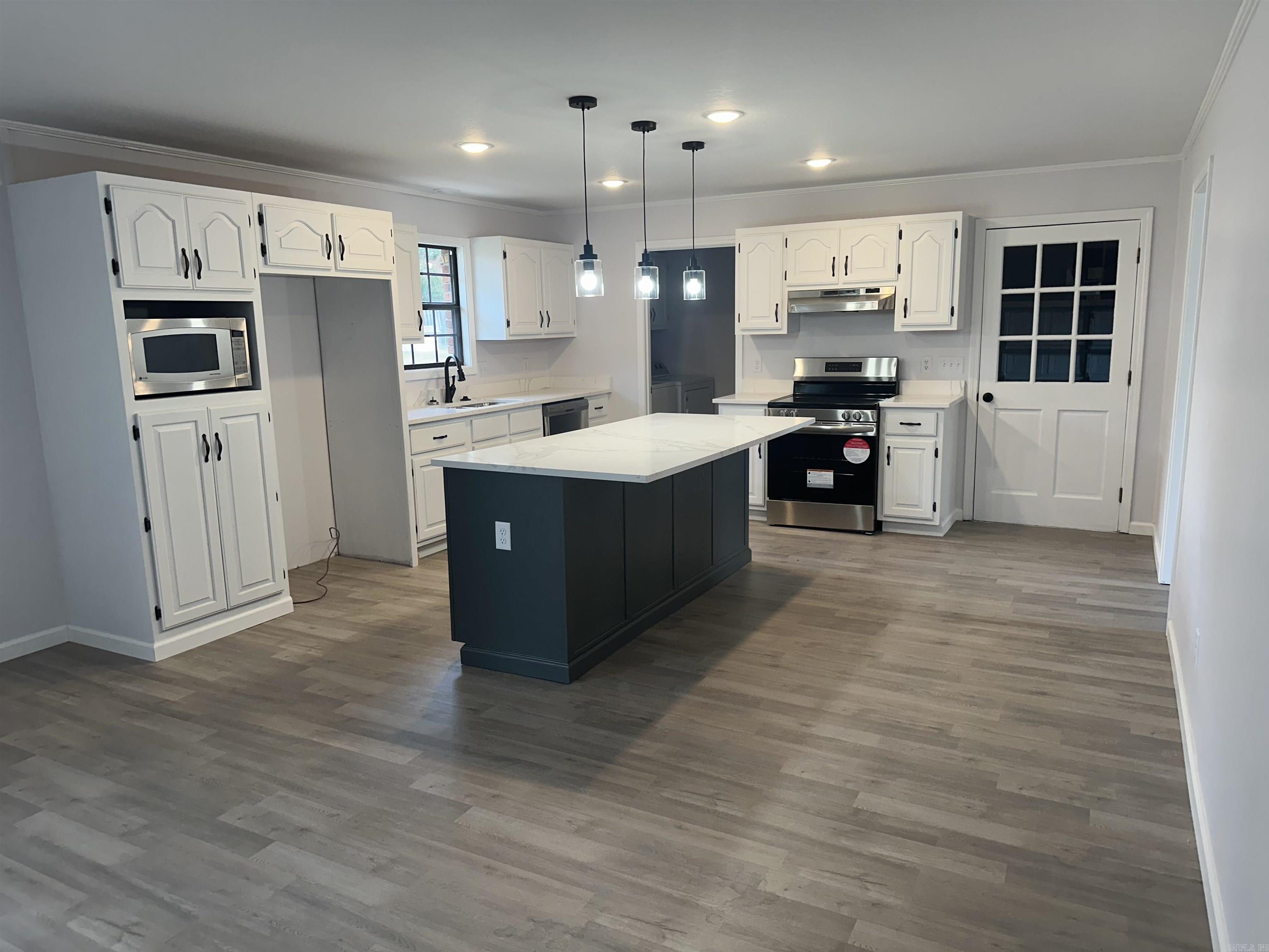 SAMUEL LEMMONS BLACK - Residential