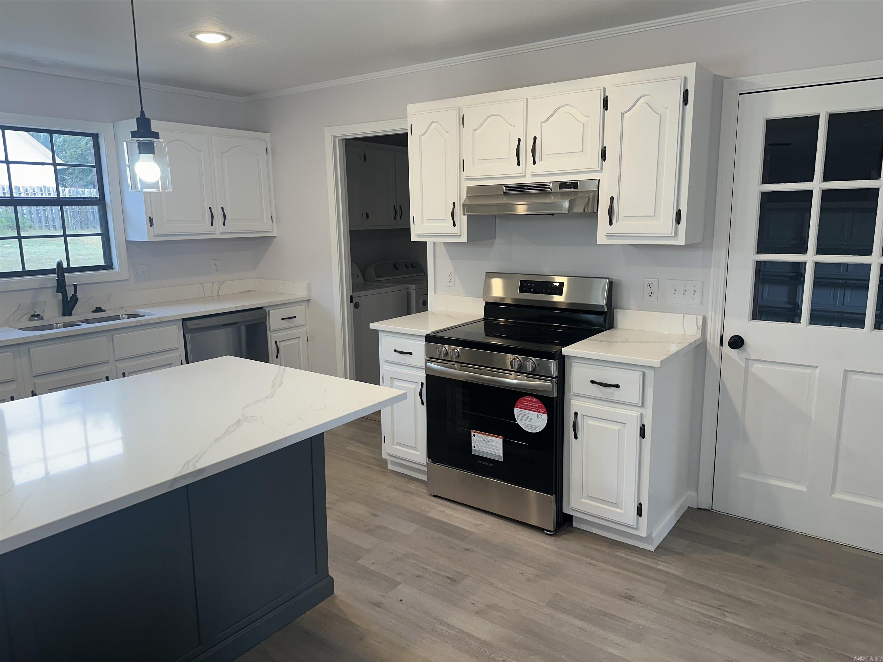 SAMUEL LEMMONS BLACK - Residential