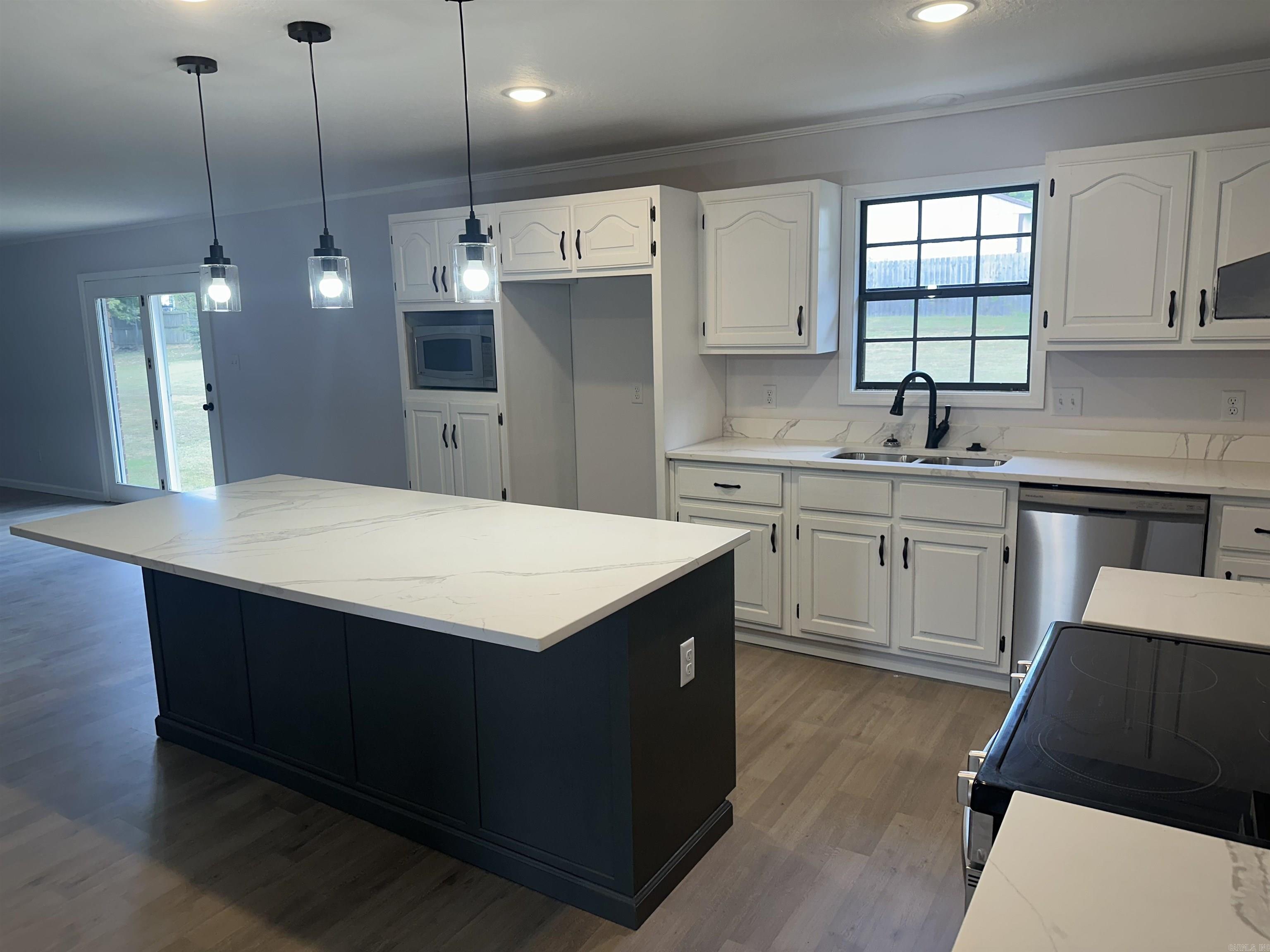 SAMUEL LEMMONS BLACK - Residential