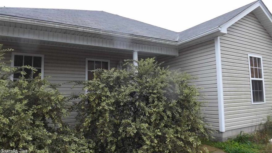 Doll House, clean as a whistle. Open Living, Kitchen & Dining Area. Lots of natural light. Hardwoods, tile thru out. Walk-in closets in ea. Bedrm. Great Floor Plan for any buyer. Warm earth tones. Large Pantry in Kitchen and separate Laundry Rm.  Newer appliances convey with the right offer. Easy Access to LRAFB, Freeway & Sherwood. Really need to see this One, best value around! Sq. Ft. is estimated, please measure for accuracy. (Current tenant out by 11/30)