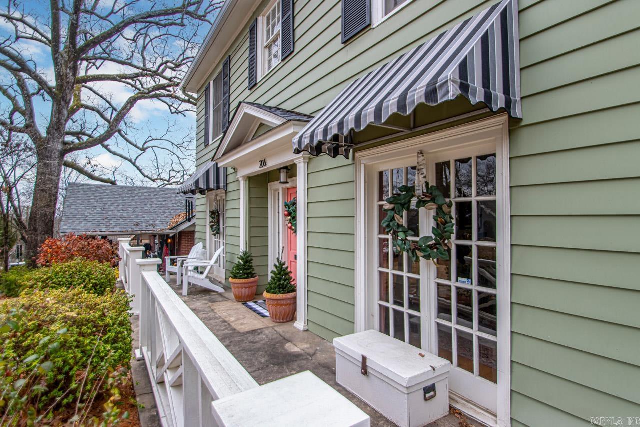 CRYSTAL COURT - Residential