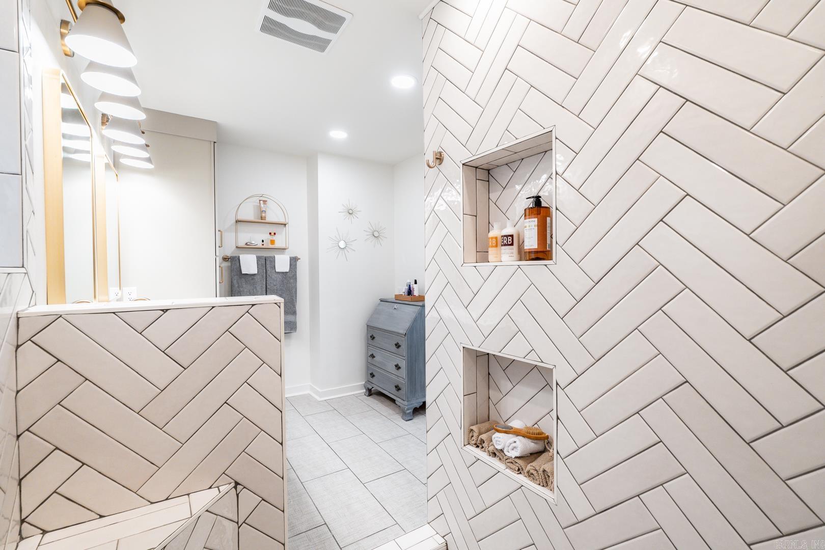 KINGWOOD PLACE - Residential