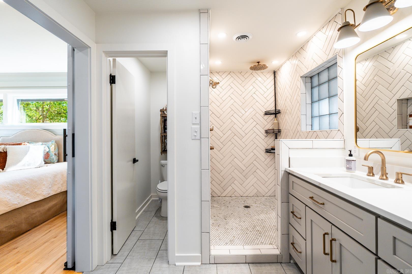 KINGWOOD PLACE - Residential