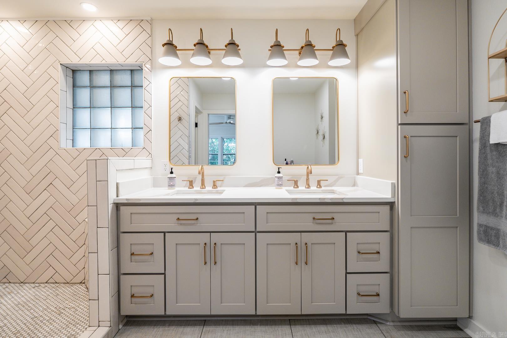 KINGWOOD PLACE - Residential