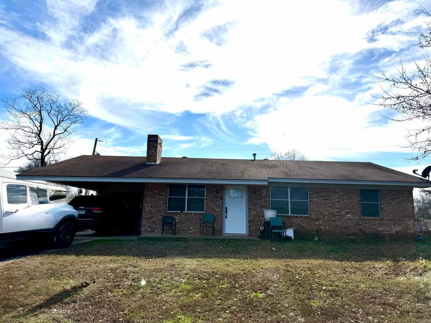 Charming 3-bedroom, 1-bath home set on 4 picturesque acres just outside city limits. Plenty of space for outdoor living, gardening, or recreation, all while enjoying the beauty of country surroundings with convenient access to town.