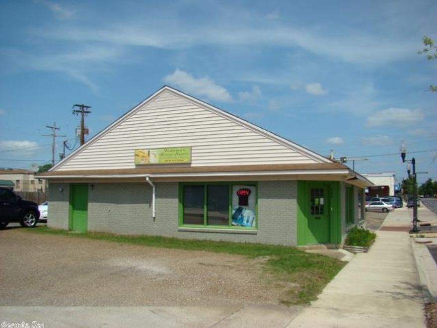 DOWNTOWN COMMERCIAL PROPERTY!  If you have been searching for a standalone property downtown Arkadelphia, you need to check this property out!  Located two blocks from the major financial institutions and other large business, this property would be perfect for retail, restaurant, or professional office.  Close to Henderson State University & Ouachita Baptist University!  Call today for your private showing!