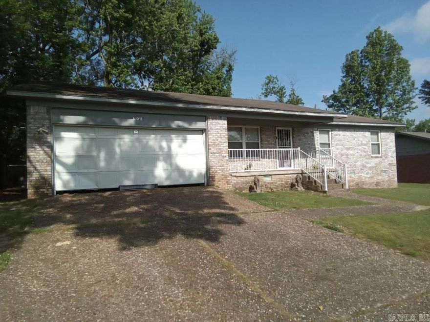 Good Investment Opportunity current tenant paying $980.00 per Month