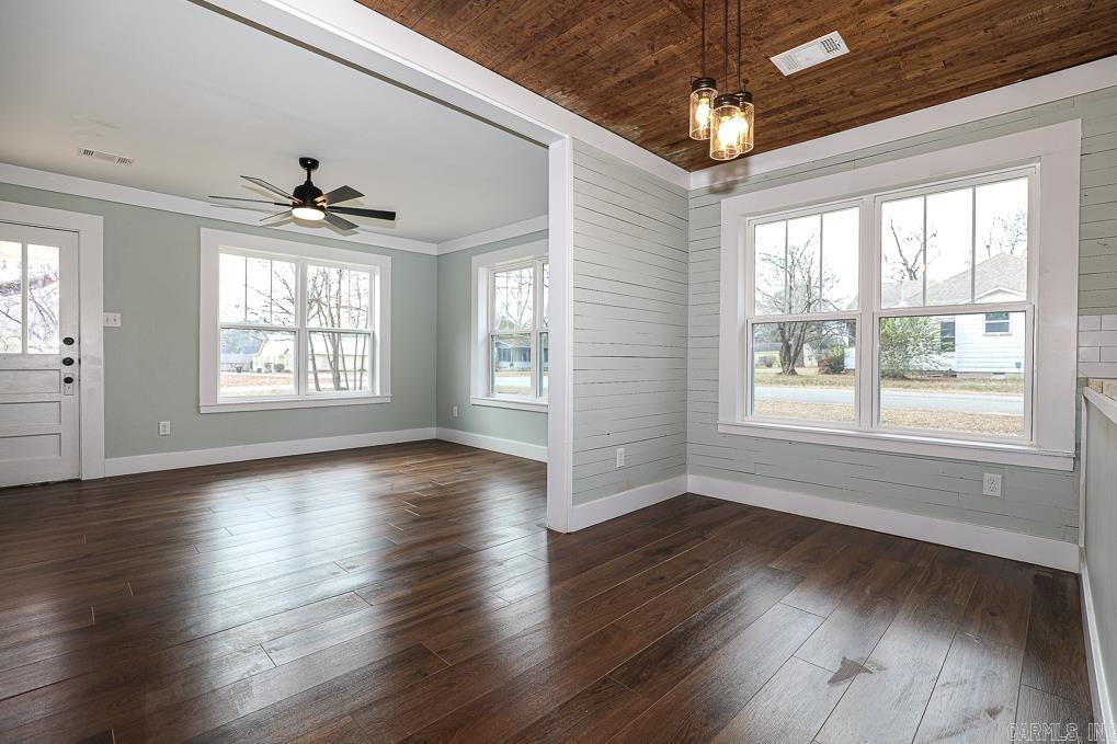 ORIGINAL TOWN-BRYANT - Residential