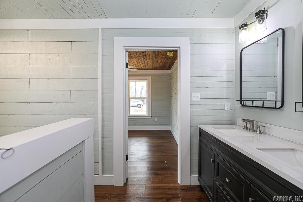 ORIGINAL TOWN-BRYANT - Residential