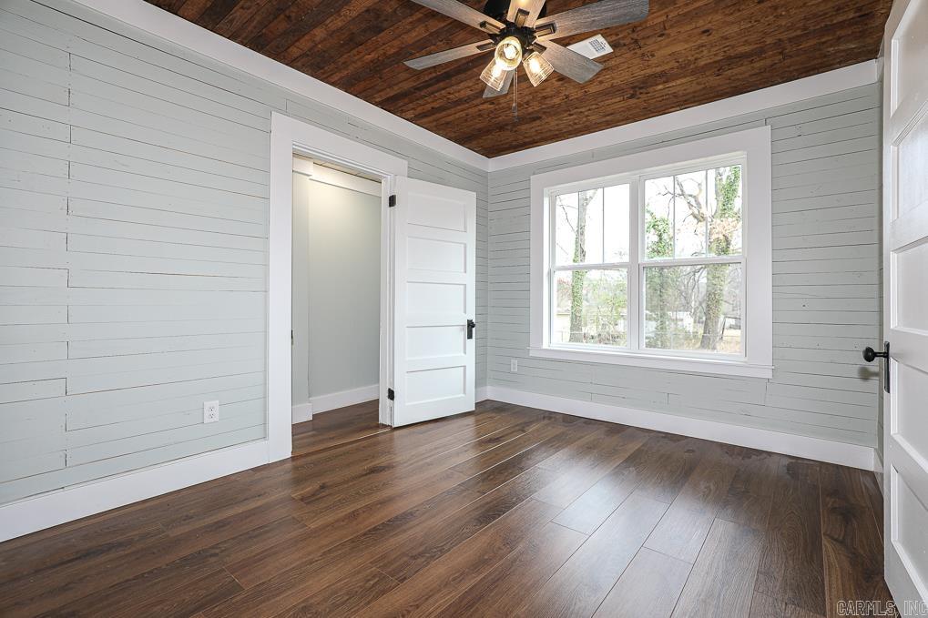 ORIGINAL TOWN-BRYANT - Residential