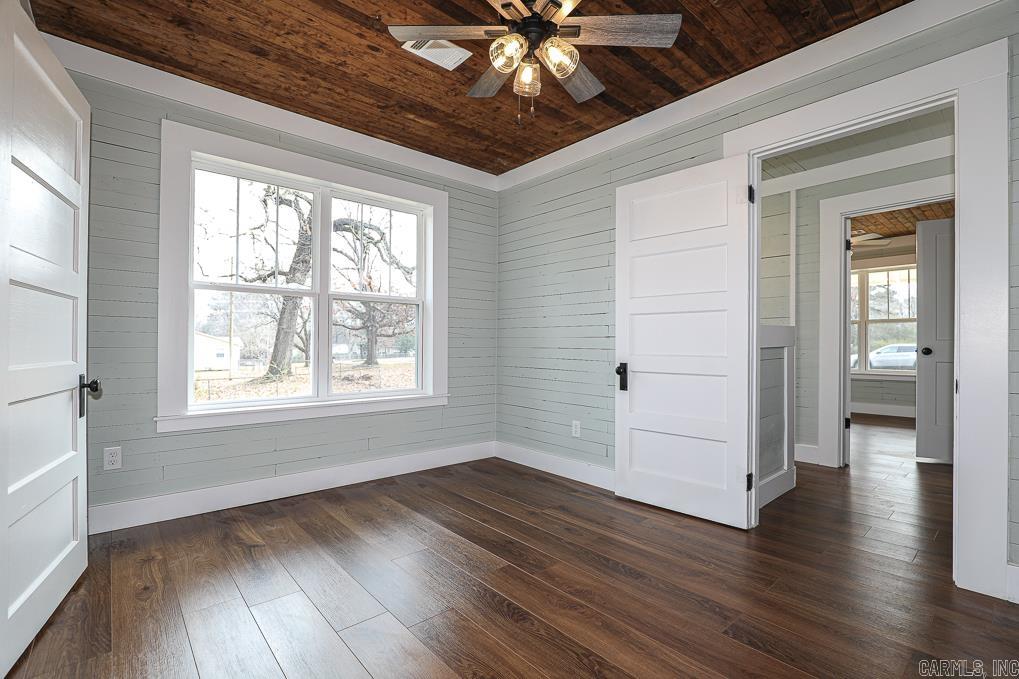 ORIGINAL TOWN-BRYANT - Residential