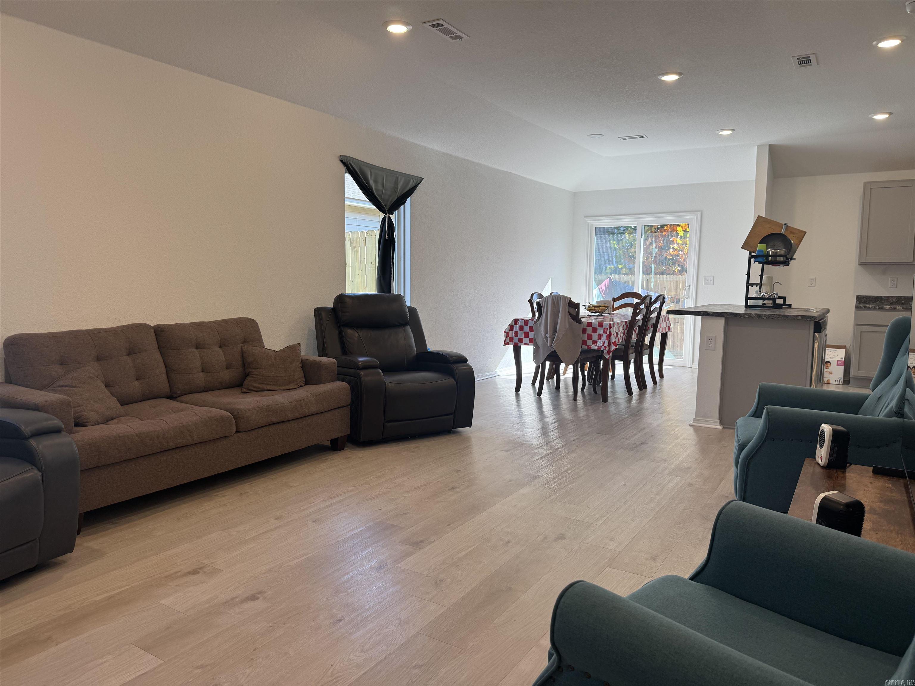 WHITE OAK CROSSING - Residential Lease