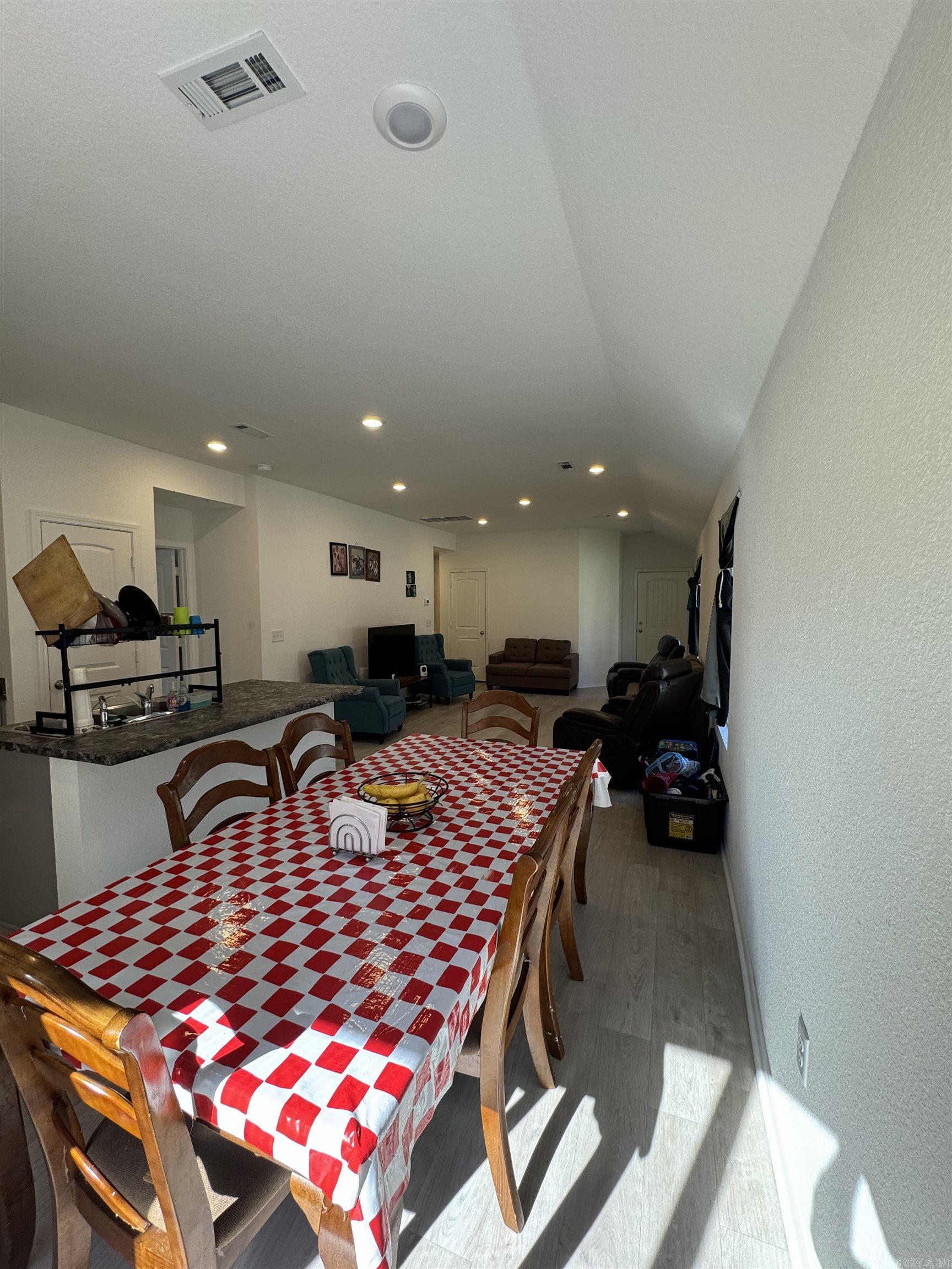 WHITE OAK CROSSING - Residential Lease