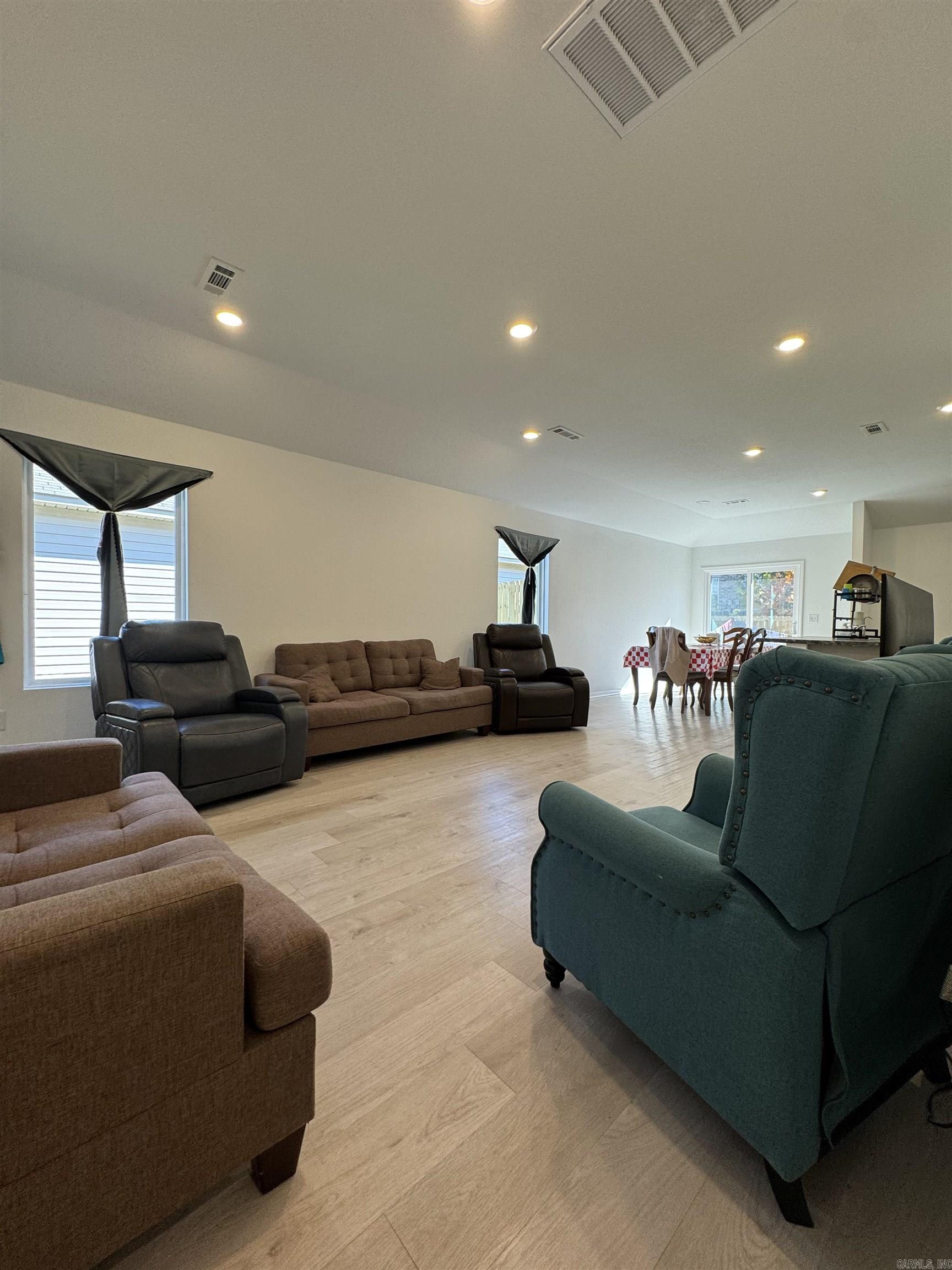 WHITE OAK CROSSING - Residential Lease