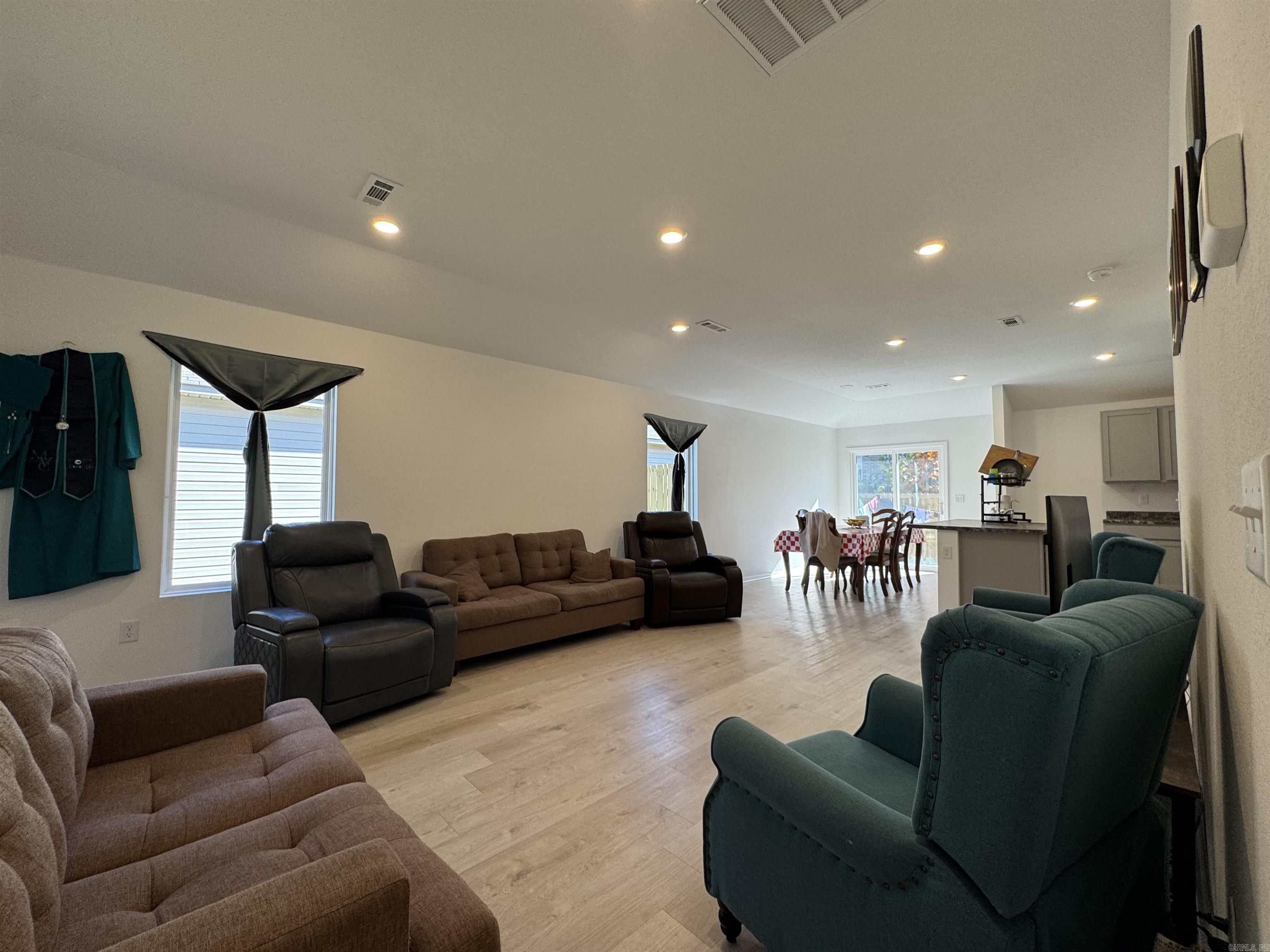 WHITE OAK CROSSING - Residential Lease