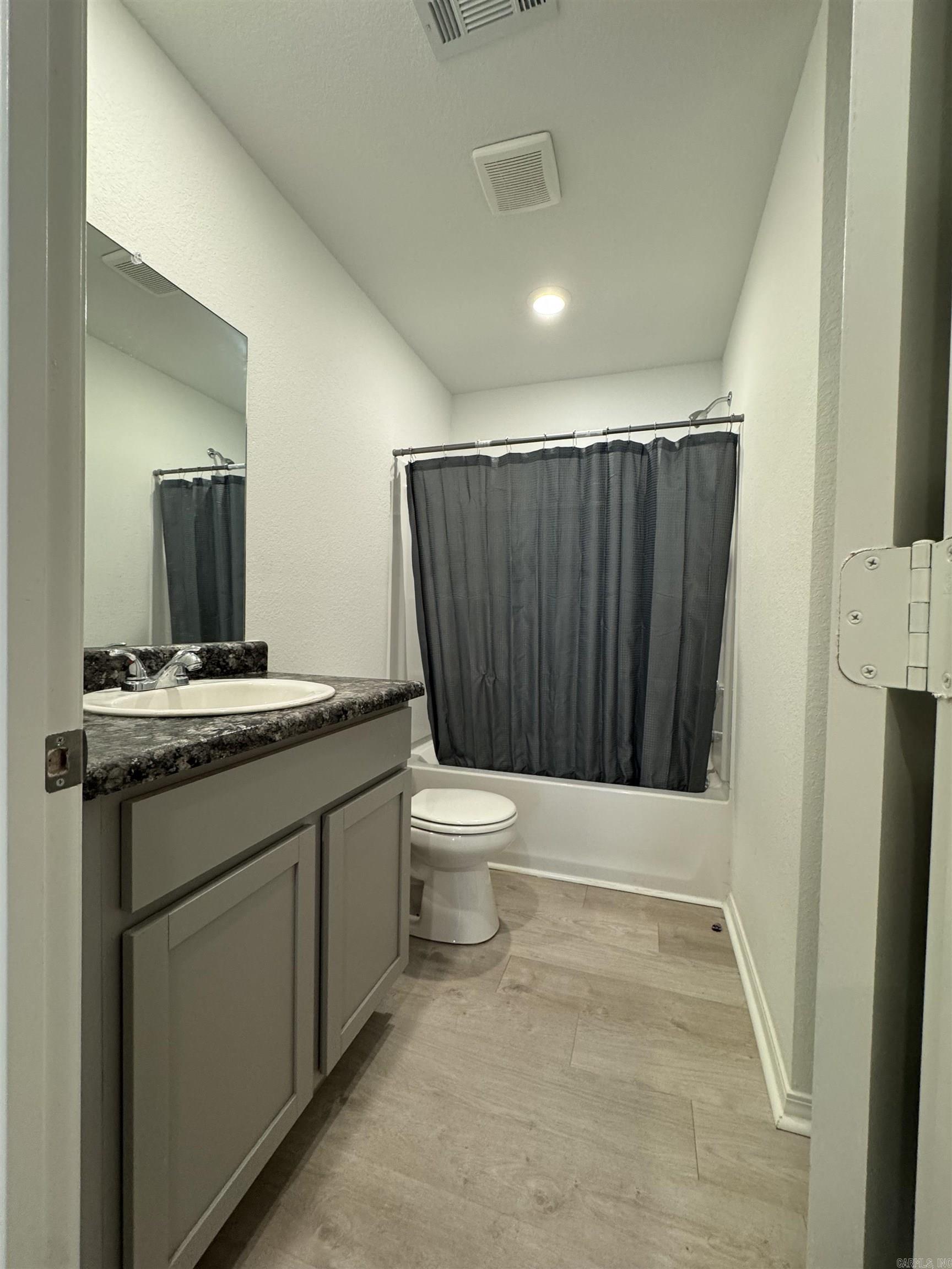 WHITE OAK CROSSING - Residential Lease