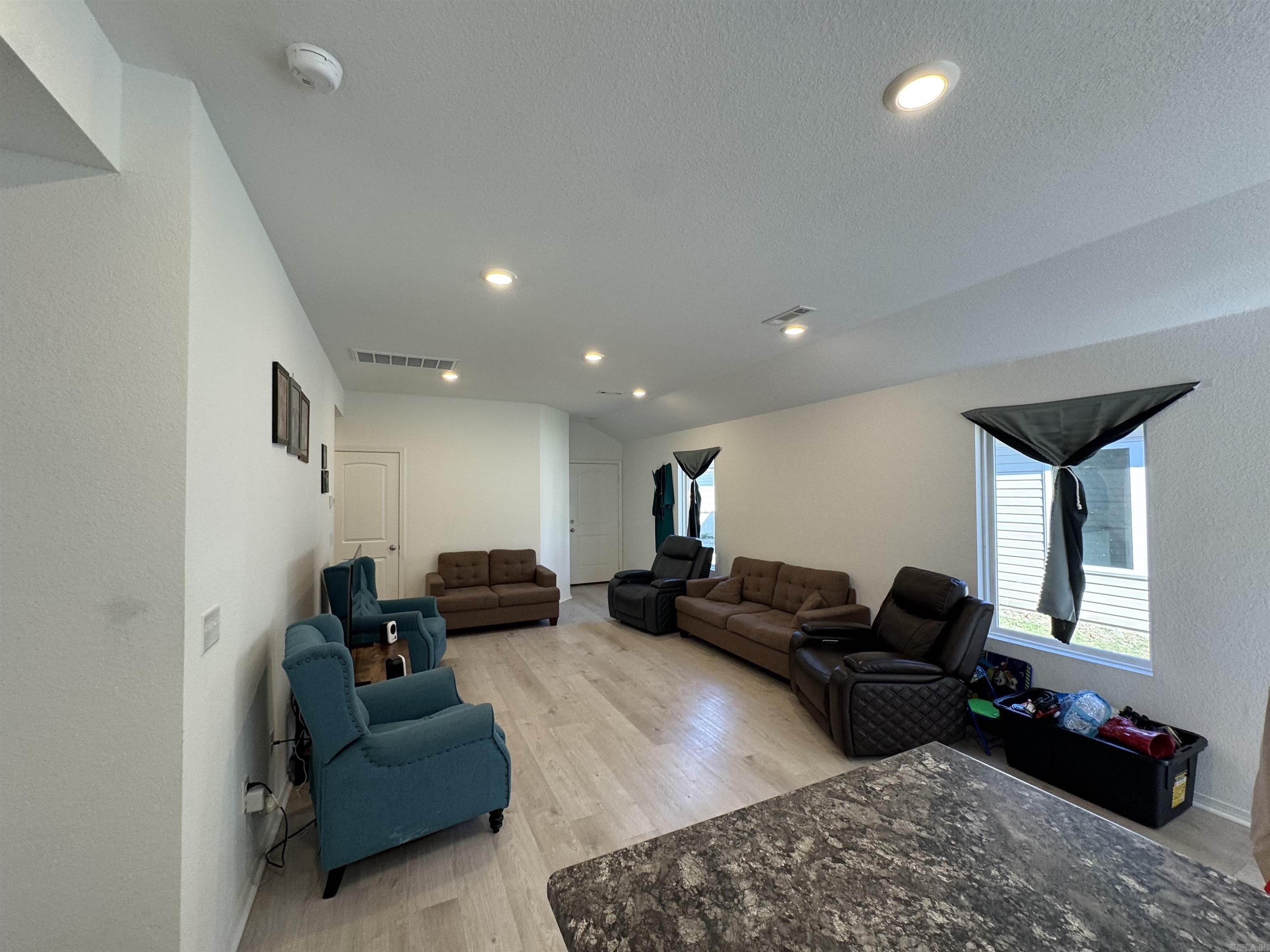 WHITE OAK CROSSING - Residential Lease