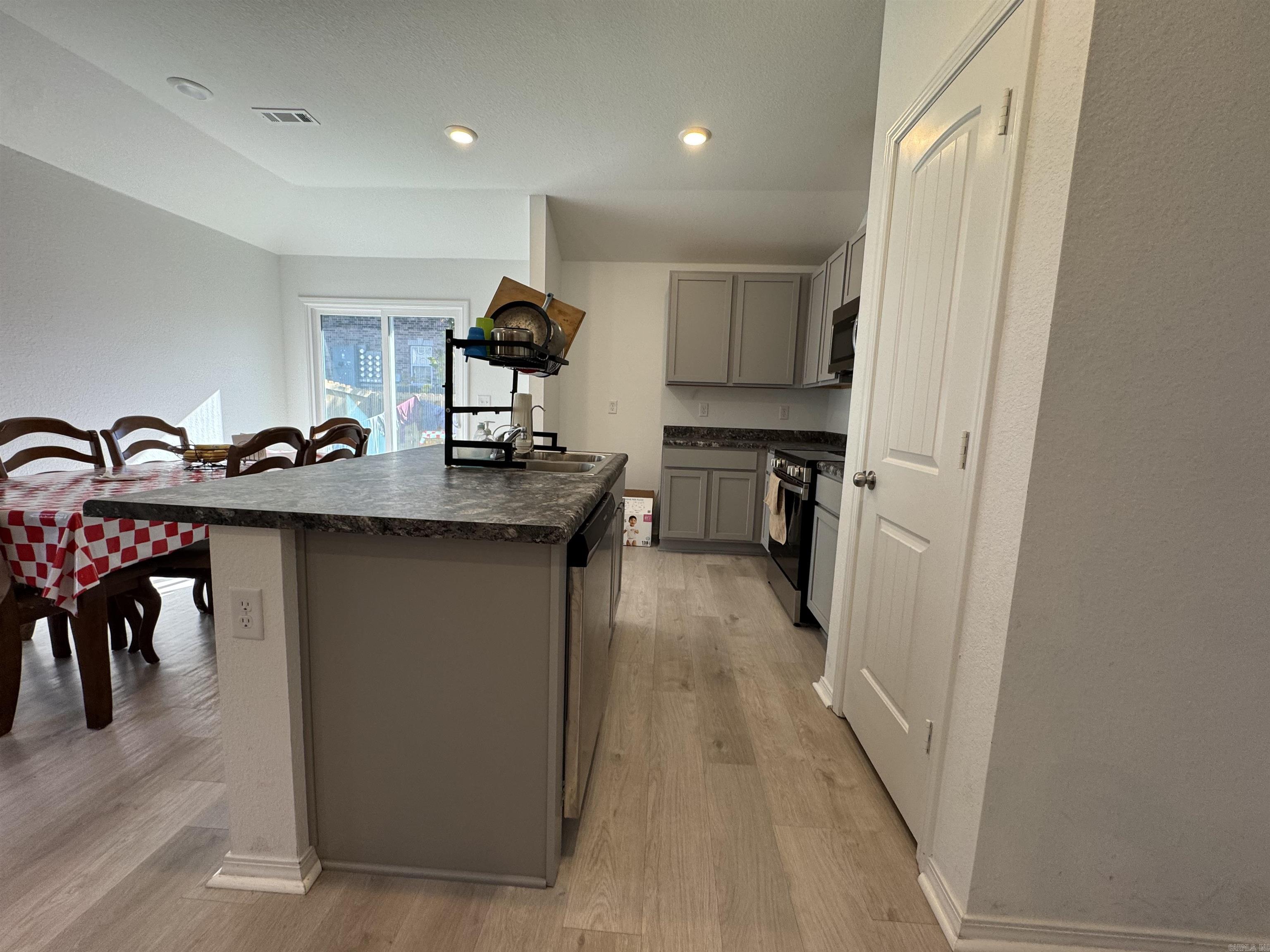 WHITE OAK CROSSING - Residential Lease