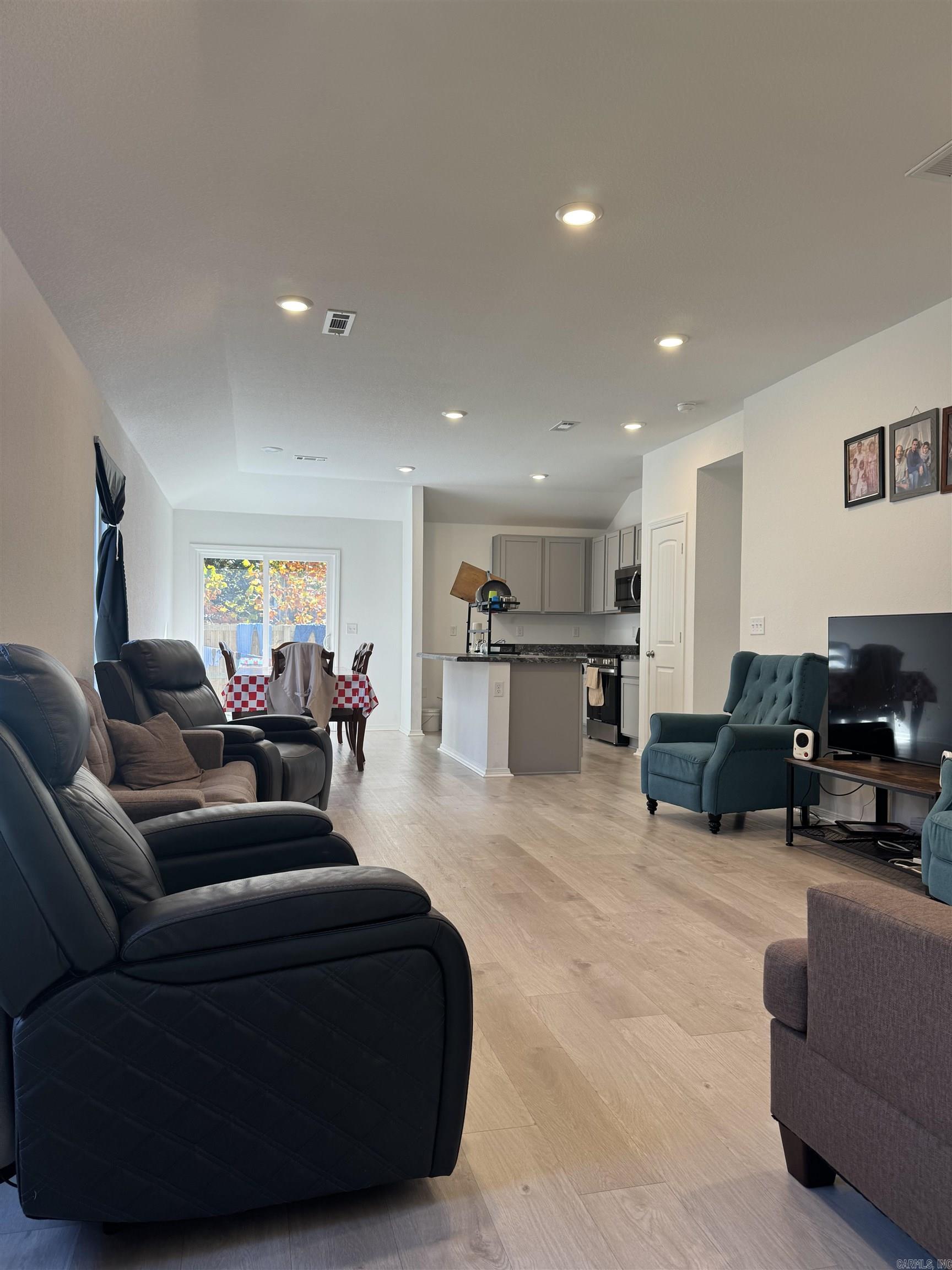 WHITE OAK CROSSING - Residential Lease