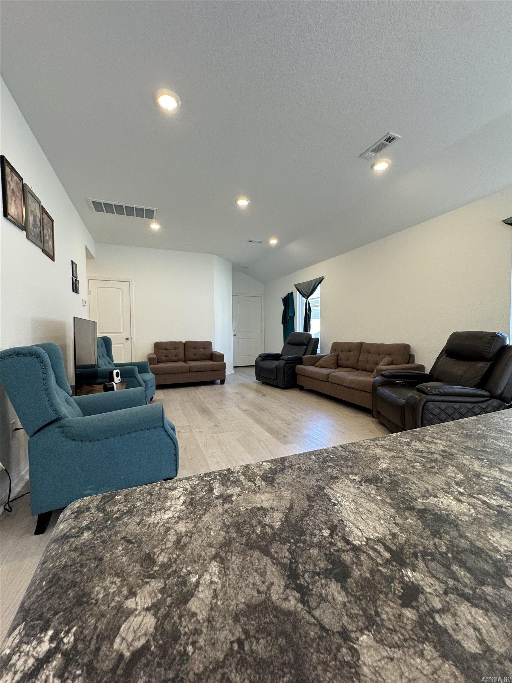 WHITE OAK CROSSING - Residential Lease