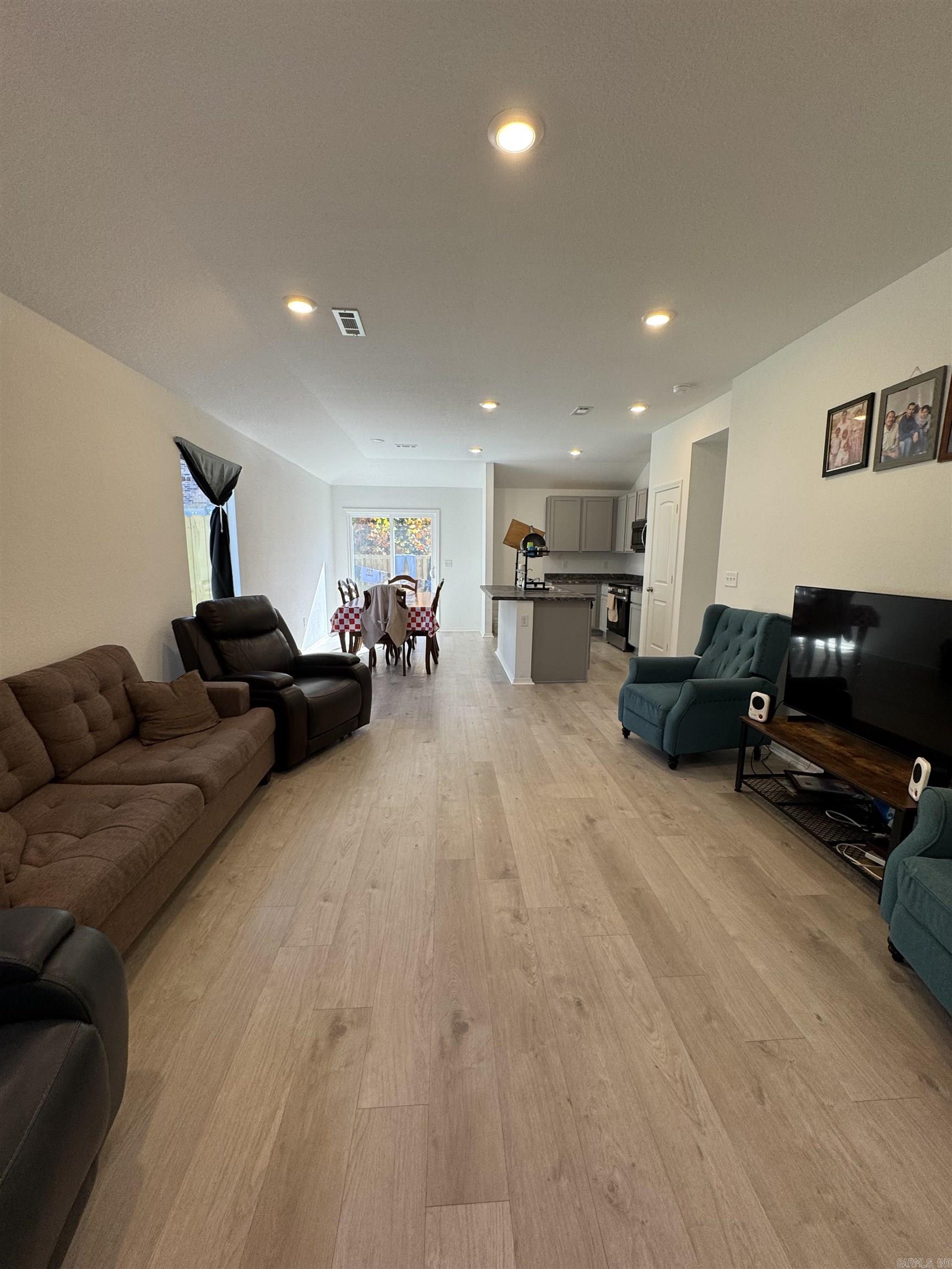 WHITE OAK CROSSING - Residential Lease