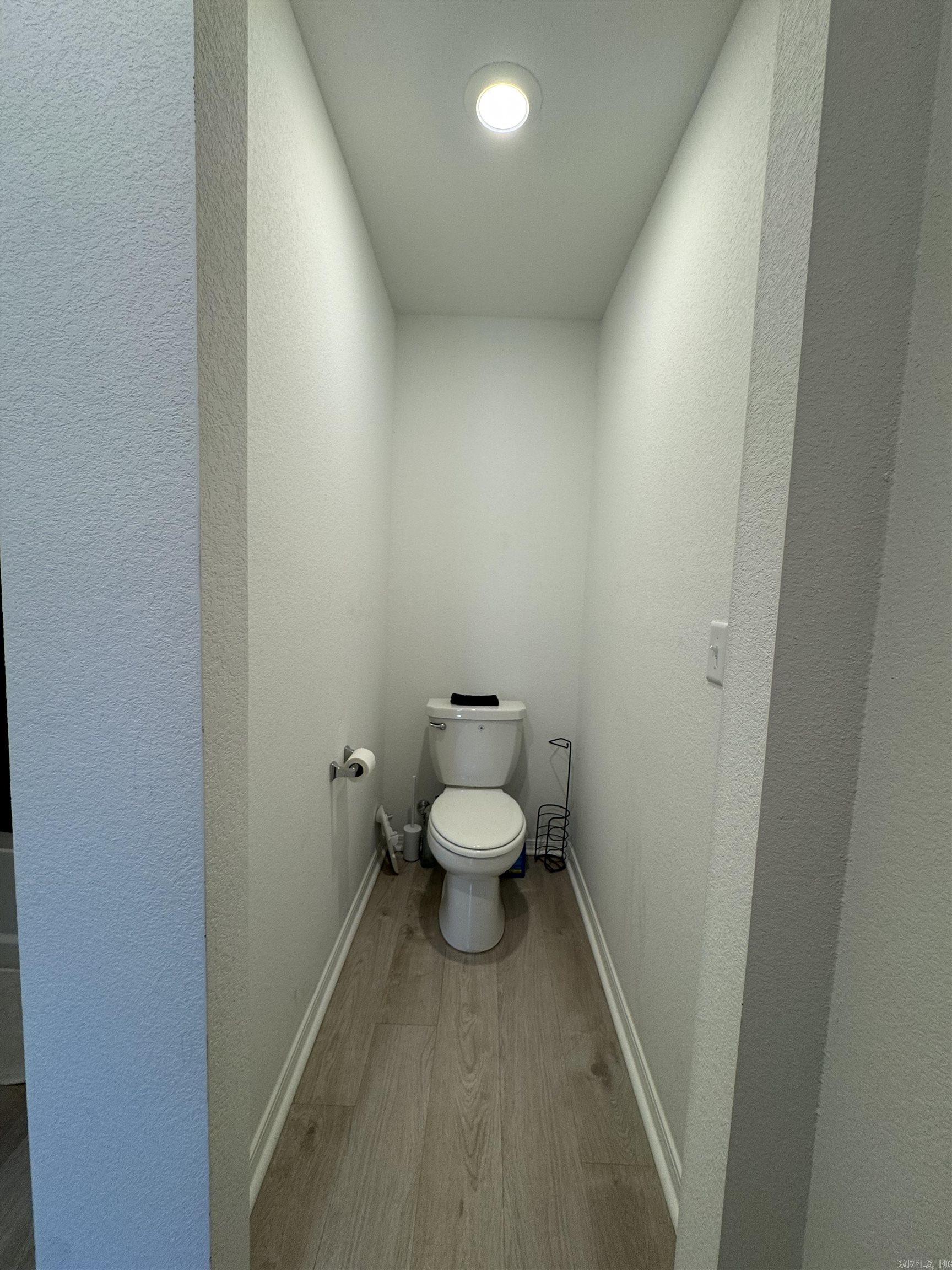 WHITE OAK CROSSING - Residential Lease