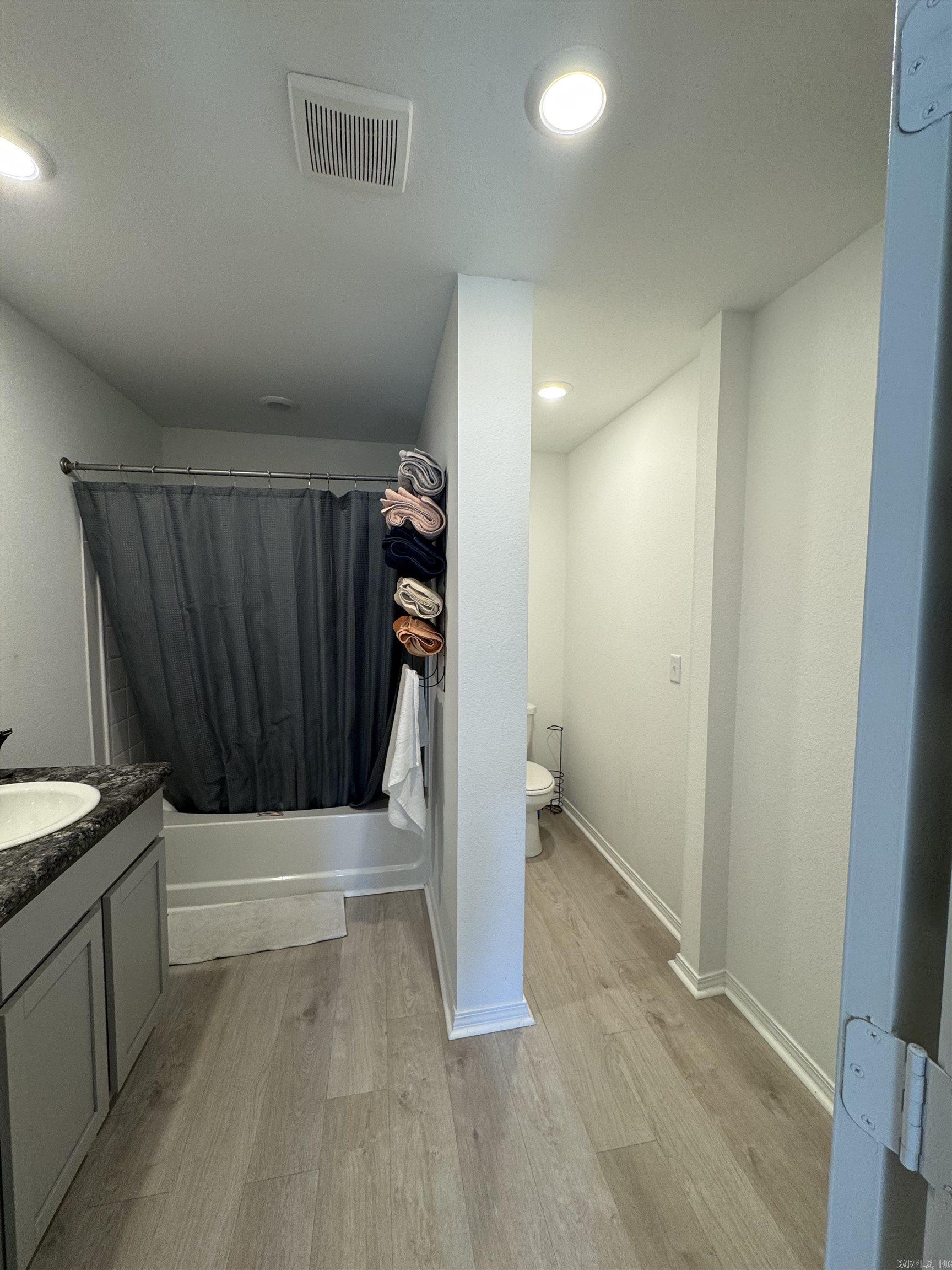 WHITE OAK CROSSING - Residential Lease