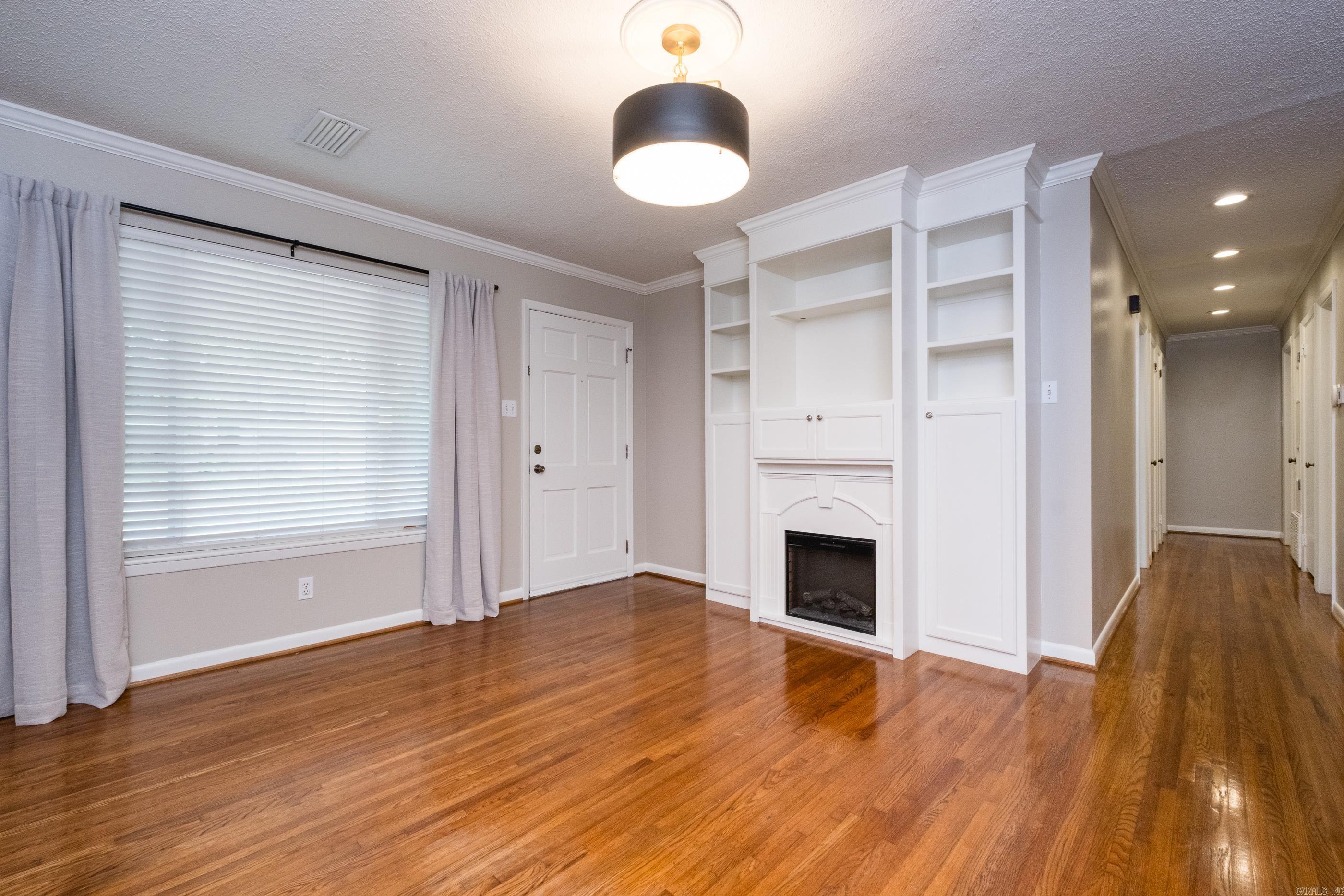 INDIAN HILLS - Residential