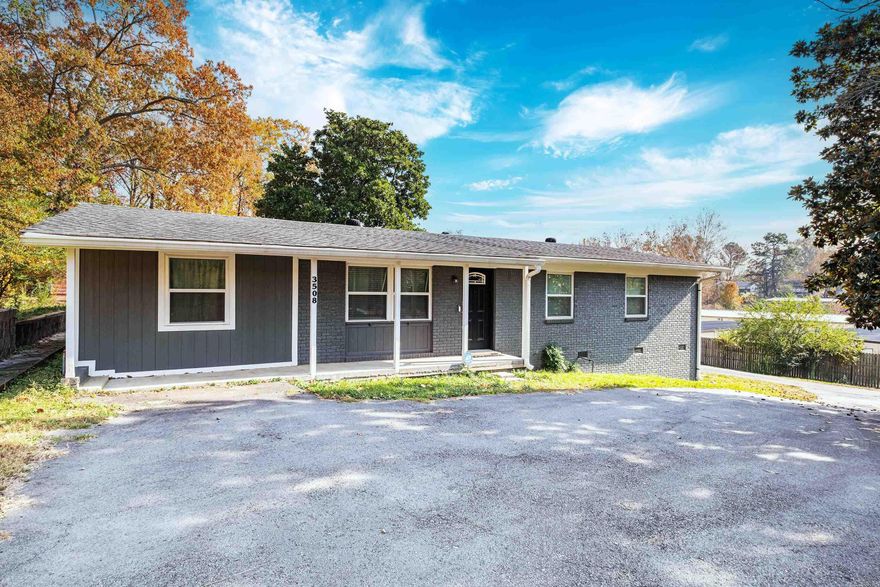 Move in ready!! Country feel with 4 Brm 2 Bth; 2 Living rooms on alost a Acre Private drive way;EZ to show Text or Call agent; New Appliances New countertops country like setting; paritially fenced for your privacy; Minutes from shopping in Benton