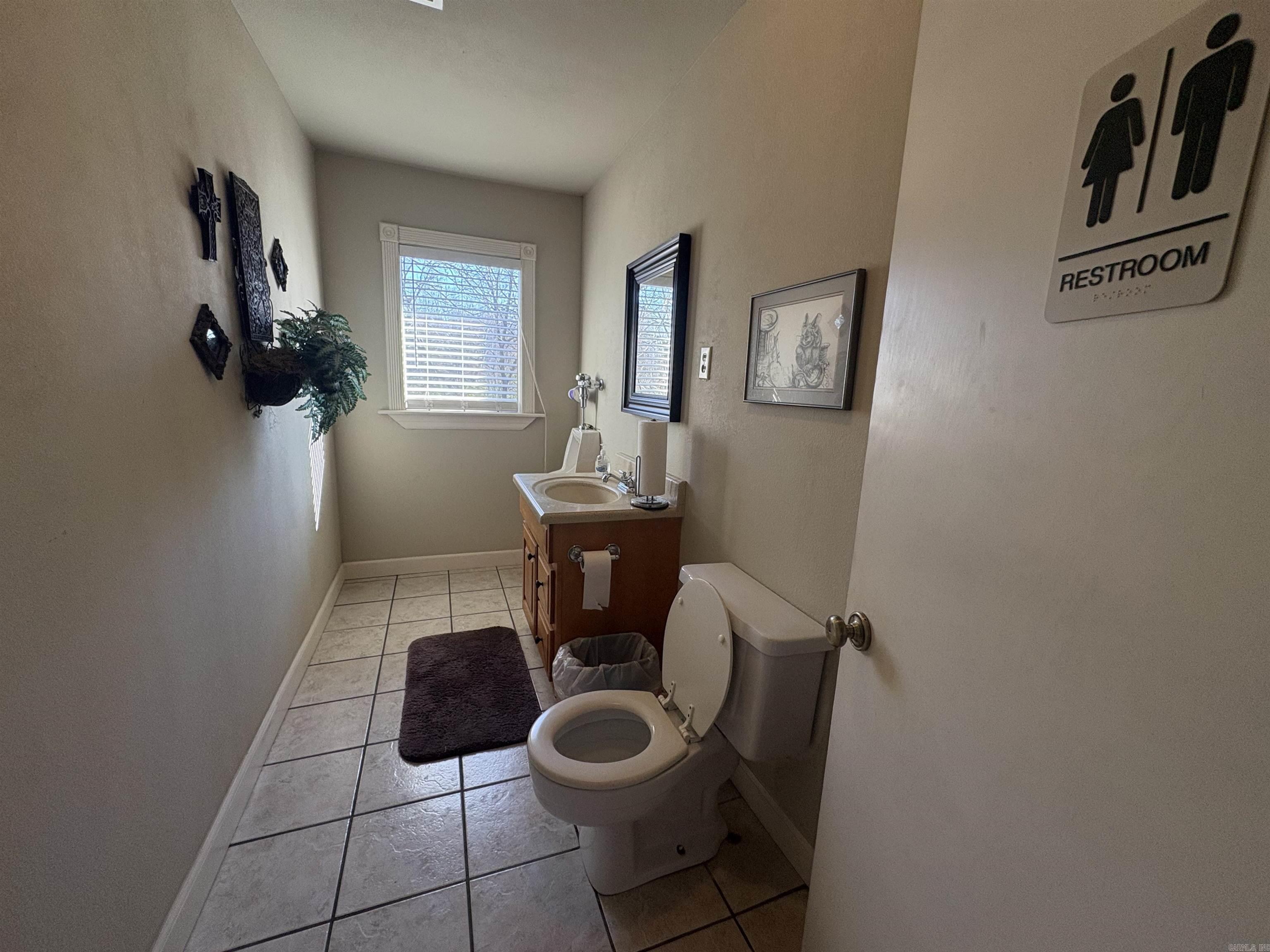 Cains Hwy 70 West - Commercial Sale