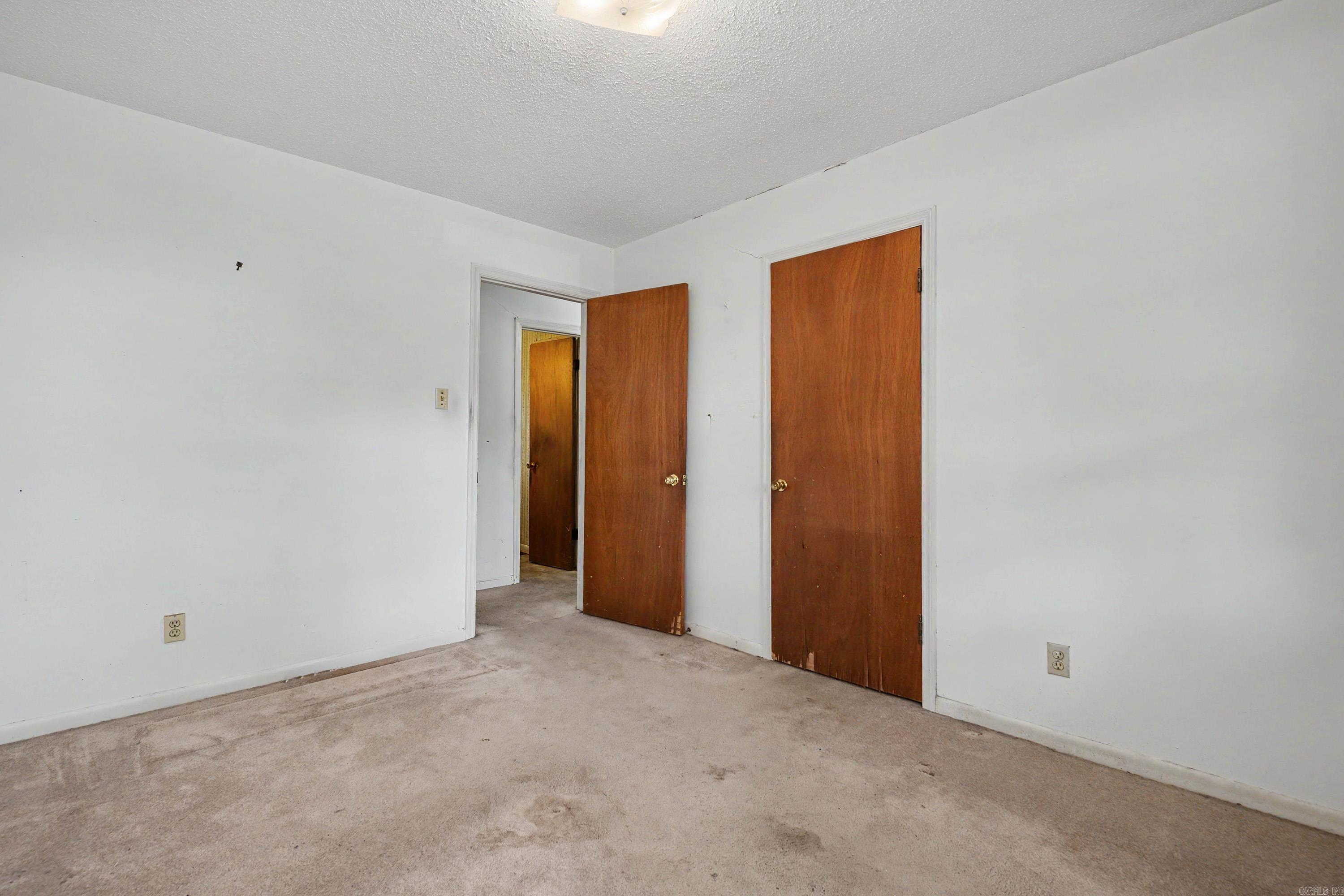 TWIN LAKES - Residential