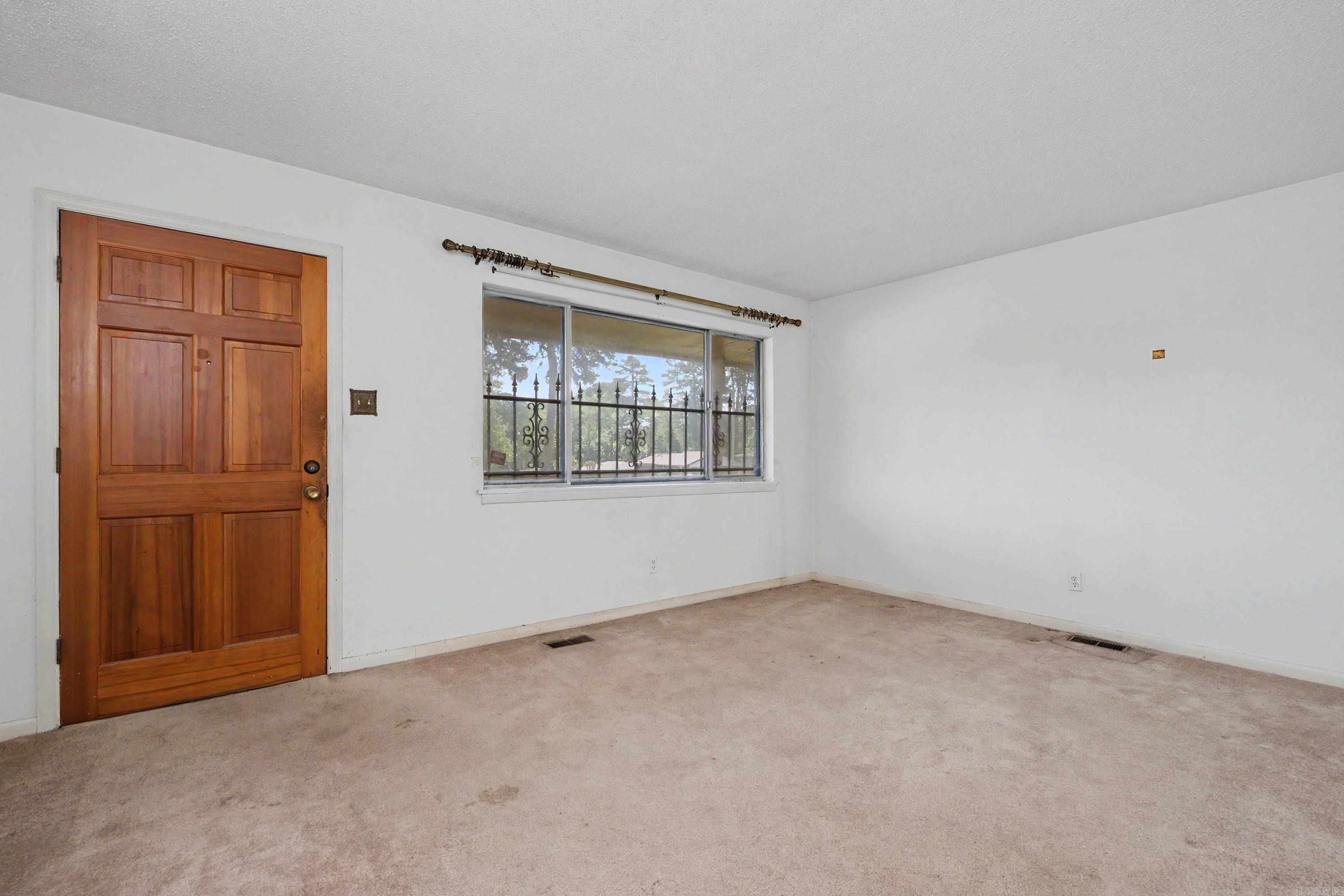 TWIN LAKES - Residential