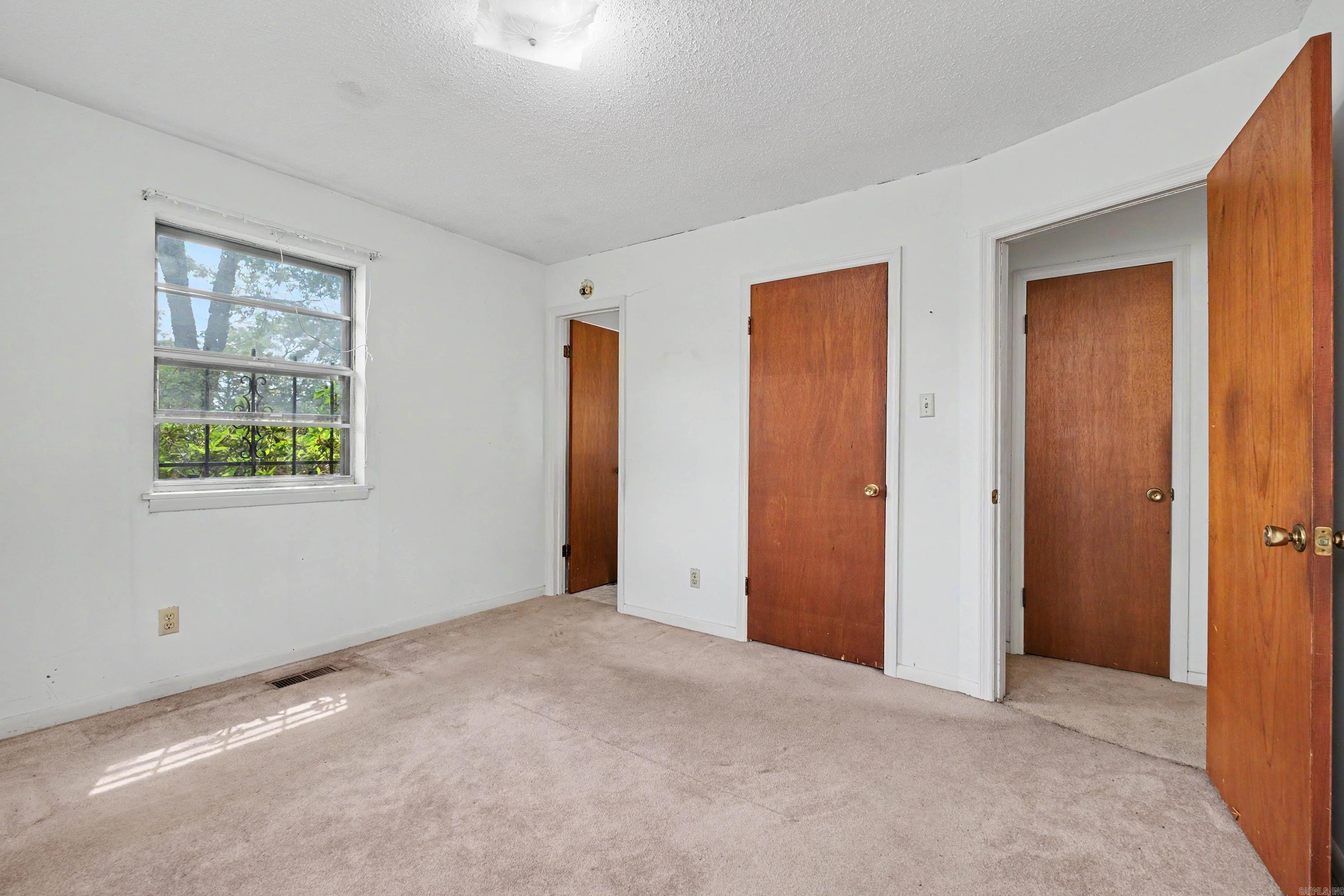 TWIN LAKES - Residential